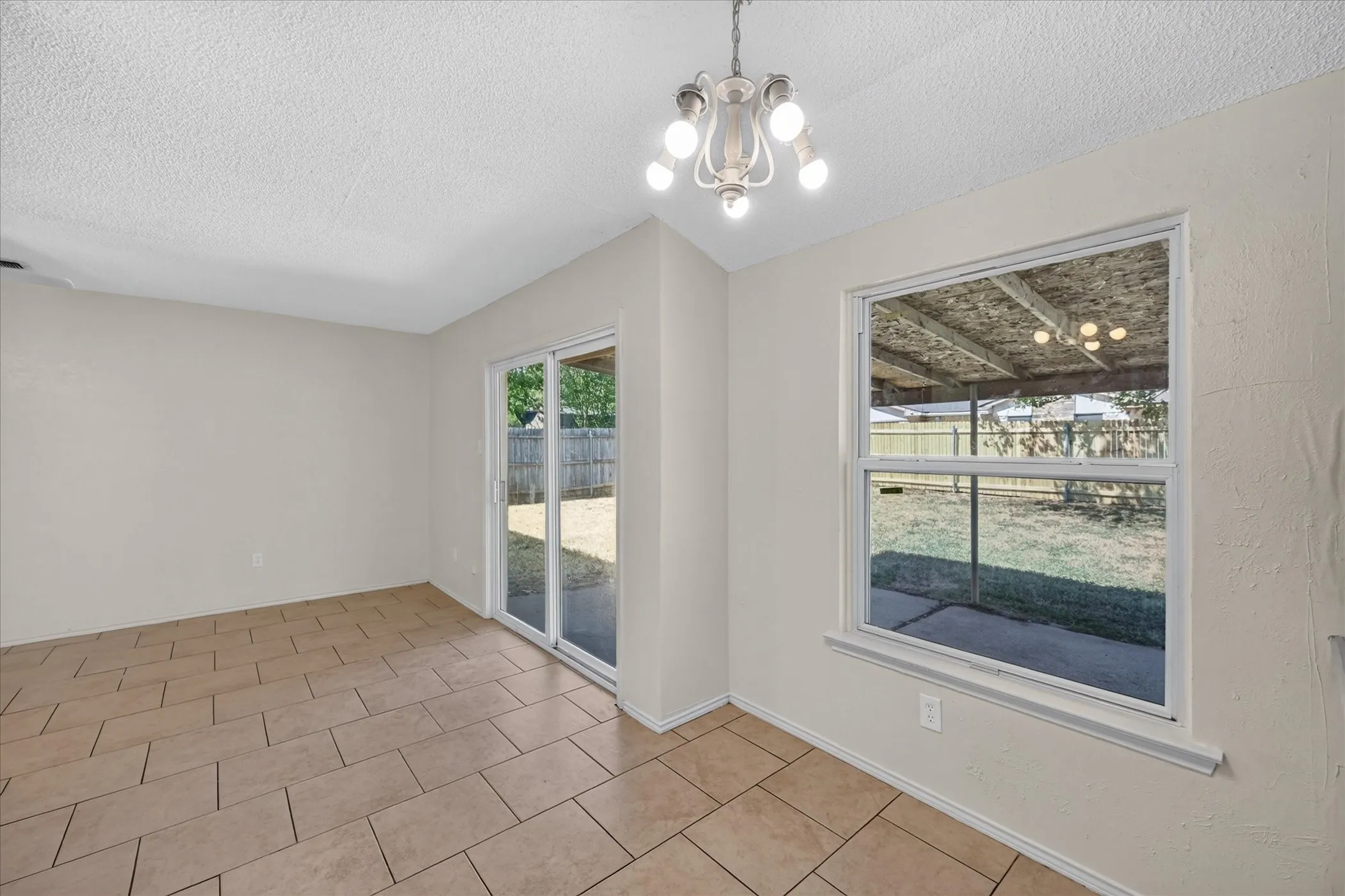 Single Family Residence For Sale in Tarrant County , 209 Water Lane, Crowley, Texas 76036, 3 Bedroom, 2 Bathroom, 2 Garage spaces, 1,080 Sqft, built in 1983, mls#21381198, Real Estate Agent in Crowley, Homes For Sale in Tarrant county, Homes For Sale in Crowley, Realtor in Crowley Texas, Real Estate Brokerage Independent Realty Texas, Luminita Cordes Realtor