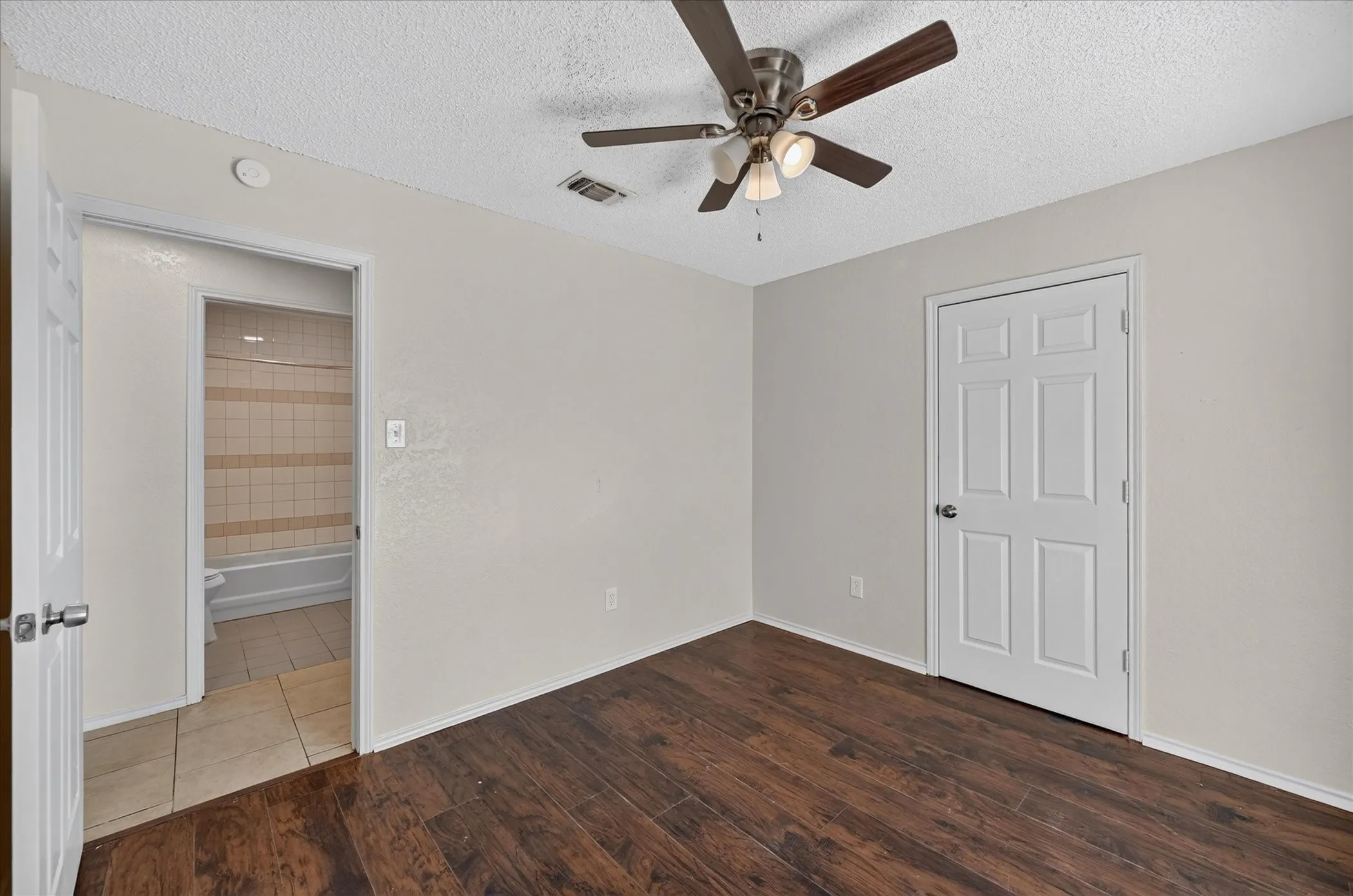 Single Family Residence For Sale in Tarrant County , 209 Water Lane, Crowley, Texas 76036, 3 Bedroom, 2 Bathroom, 2 Garage spaces, 1,080 Sqft, built in 1983, mls#21381198, Real Estate Agent in Crowley, Homes For Sale in Tarrant county, Homes For Sale in Crowley, Realtor in Crowley Texas, Real Estate Brokerage Independent Realty Texas, Luminita Cordes Realtor