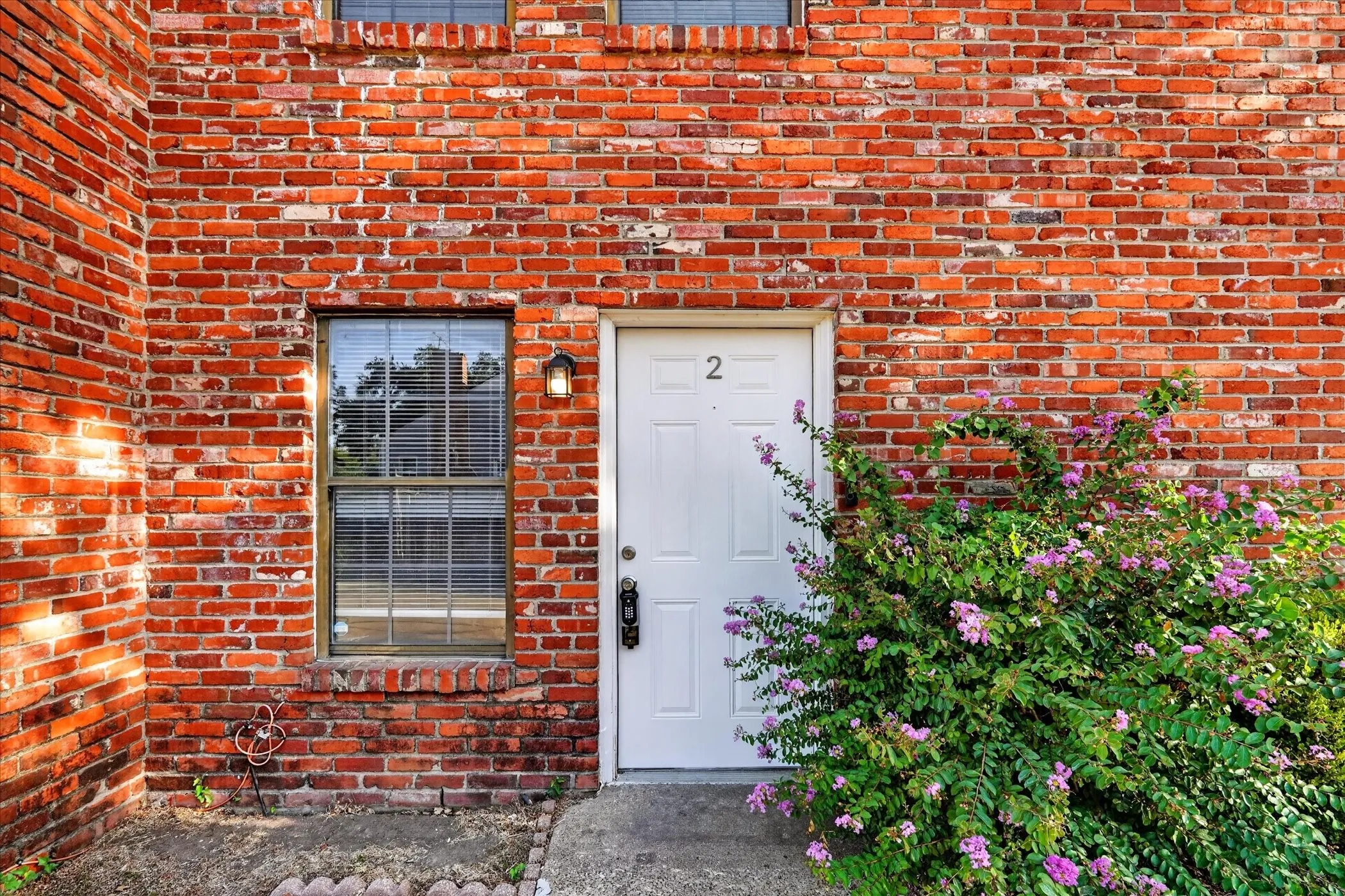 Condominium For Rent in Dallas County , 210 Rolston Road 2, Irving, Texas 75060, 2 Bedroom, 2 Bathroom, Garage spaces, 1,072 Sqft, built in 1983, mls#21386802, Real Estate Agent in Irving, Homes For Rent in Dallas county, Homes For Rent in Irving, Realtor in Irving Texas, Real Estate Brokerage Independent Realty Texas, Luminita Cordes Realtor