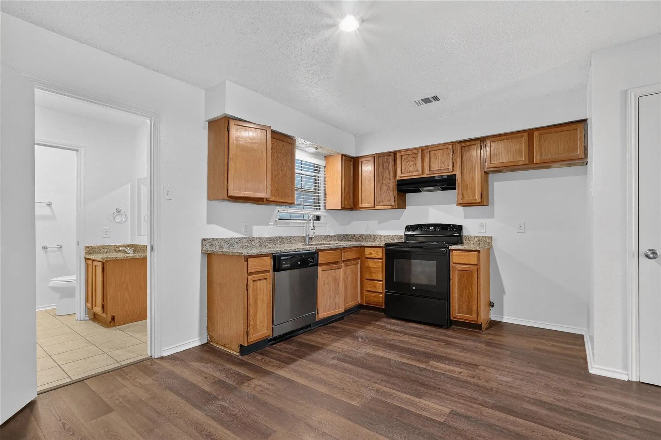 Condominium For Rent in Dallas County , 210 Rolston Road 2, Irving, Texas 75060, 2 Bedroom, 2 Bathroom, Garage spaces, 1,072 Sqft, built in 1983, mls#21386802, Real Estate Agent in Irving, Homes For Rent in Dallas county, Homes For Rent in Irving, Realtor in Irving Texas, Real Estate Brokerage Independent Realty Texas, Luminita Cordes Realtor