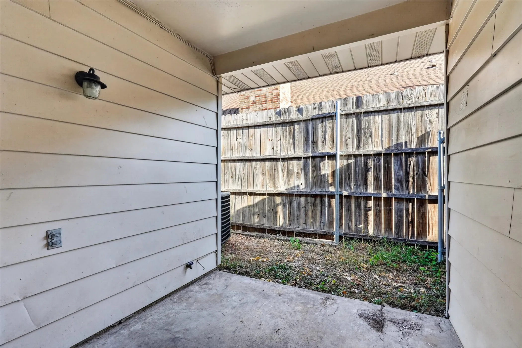 Condominium For Rent in Dallas County , 210 Rolston Road 2, Irving, Texas 75060, 2 Bedroom, 2 Bathroom, Garage spaces, 1,072 Sqft, built in 1983, mls#21386802, Real Estate Agent in Irving, Homes For Rent in Dallas county, Homes For Rent in Irving, Realtor in Irving Texas, Real Estate Brokerage Independent Realty Texas, Luminita Cordes Realtor