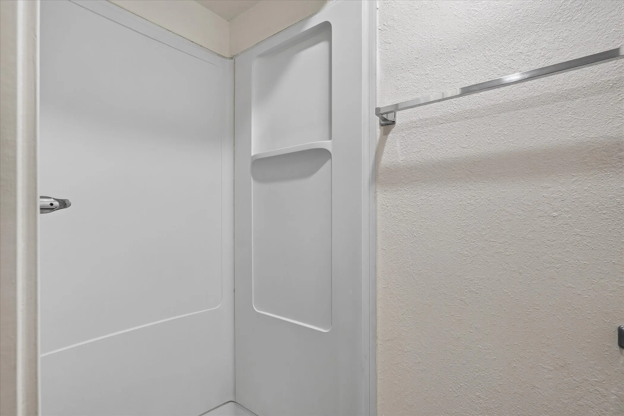 Condominium For Rent in Dallas County , 210 Rolston Road 2, Irving, Texas 75060, 2 Bedroom, 2 Bathroom, Garage spaces, 1,072 Sqft, built in 1983, mls#21386802, Real Estate Agent in Irving, Homes For Rent in Dallas county, Homes For Rent in Irving, Realtor in Irving Texas, Real Estate Brokerage Independent Realty Texas, Luminita Cordes Realtor