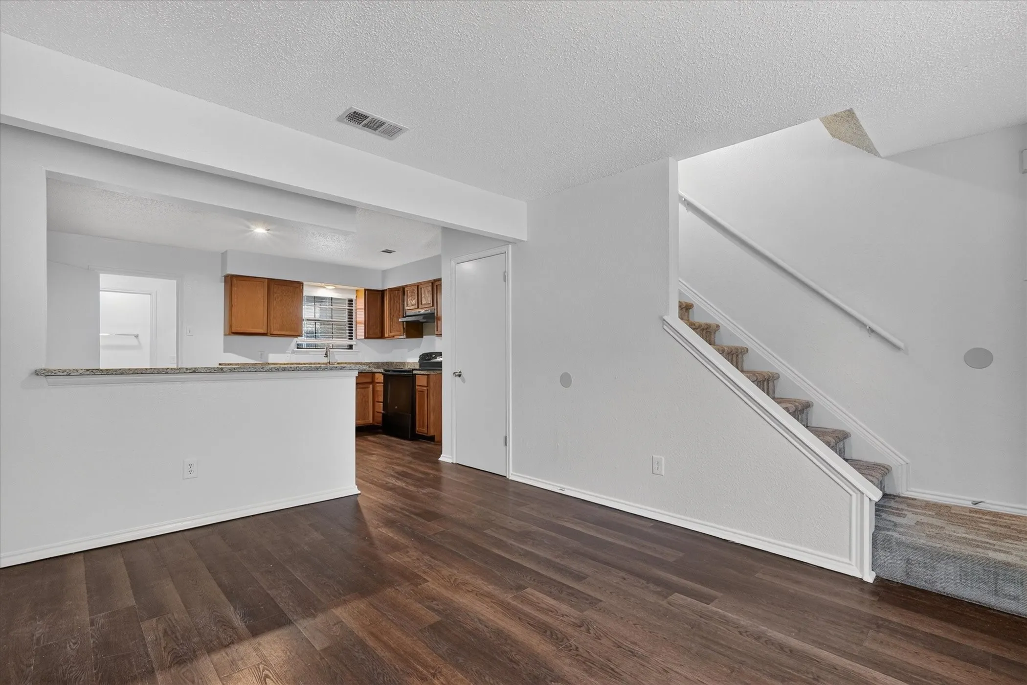 Condominium For Rent in Dallas County , 210 Rolston Road 2, Irving, Texas 75060, 2 Bedroom, 2 Bathroom, Garage spaces, 1,072 Sqft, built in 1983, mls#21386802, Real Estate Agent in Irving, Homes For Rent in Dallas county, Homes For Rent in Irving, Realtor in Irving Texas, Real Estate Brokerage Independent Realty Texas, Luminita Cordes Realtor