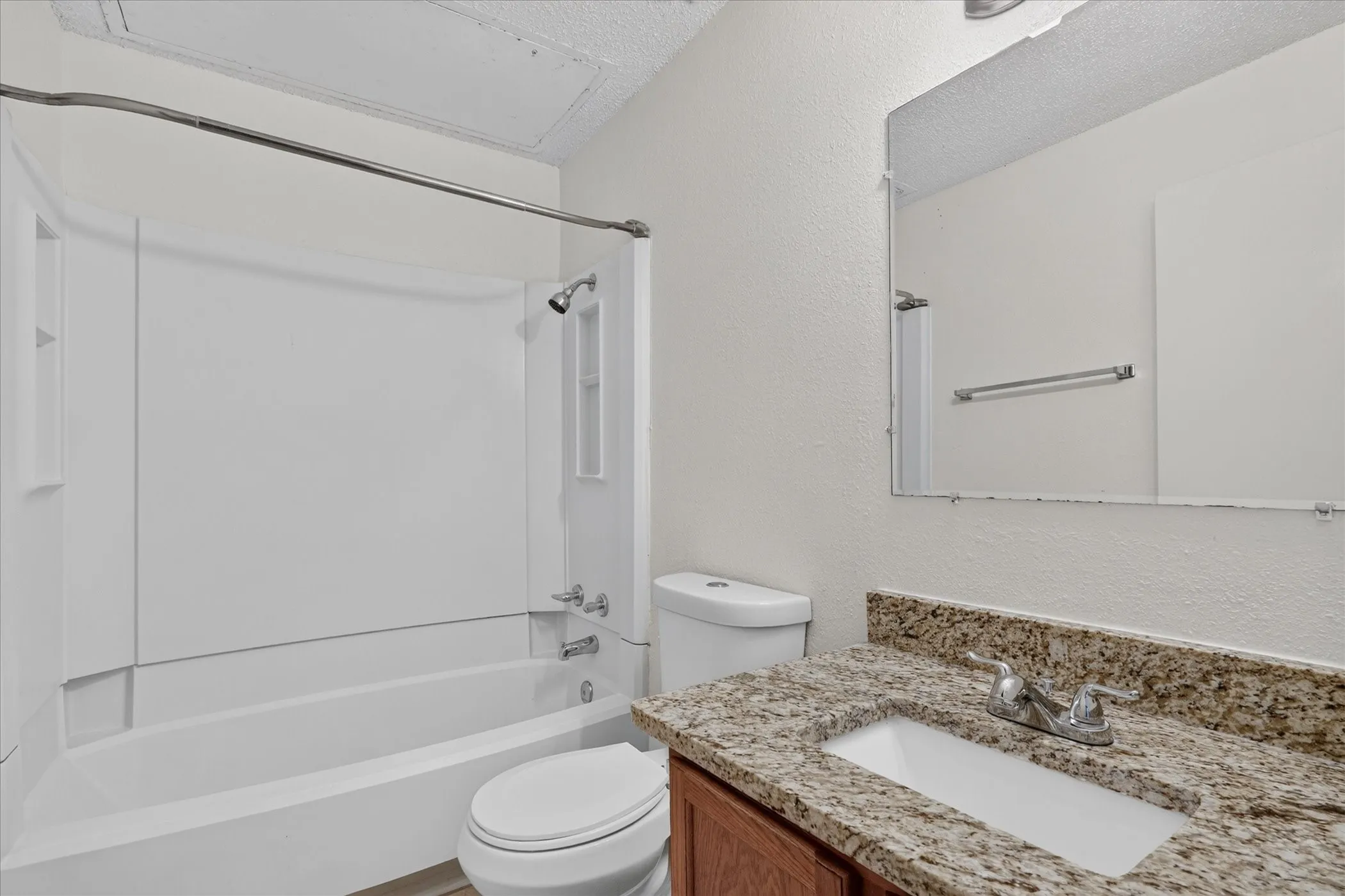 Condominium For Rent in Dallas County , 210 Rolston Road 2, Irving, Texas 75060, 2 Bedroom, 2 Bathroom, Garage spaces, 1,072 Sqft, built in 1983, mls#21386802, Real Estate Agent in Irving, Homes For Rent in Dallas county, Homes For Rent in Irving, Realtor in Irving Texas, Real Estate Brokerage Independent Realty Texas, Luminita Cordes Realtor