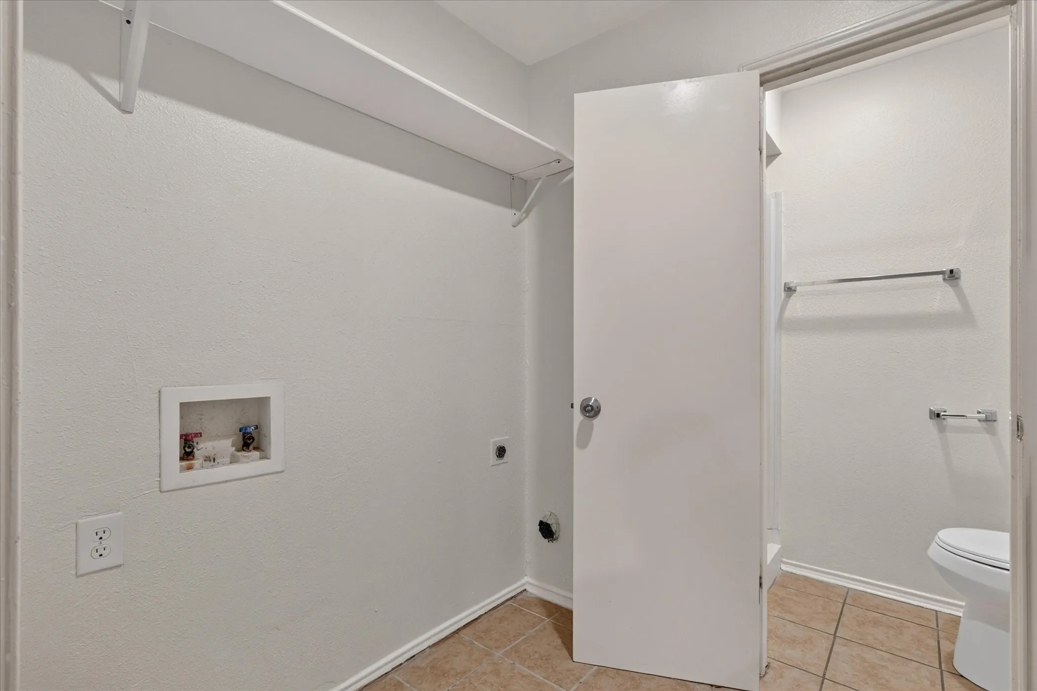 Condominium For Rent in Dallas County , 210 Rolston Road 2, Irving, Texas 75060, 2 Bedroom, 2 Bathroom, Garage spaces, 1,072 Sqft, built in 1983, mls#21386802, Real Estate Agent in Irving, Homes For Rent in Dallas county, Homes For Rent in Irving, Realtor in Irving Texas, Real Estate Brokerage Independent Realty Texas, Luminita Cordes Realtor