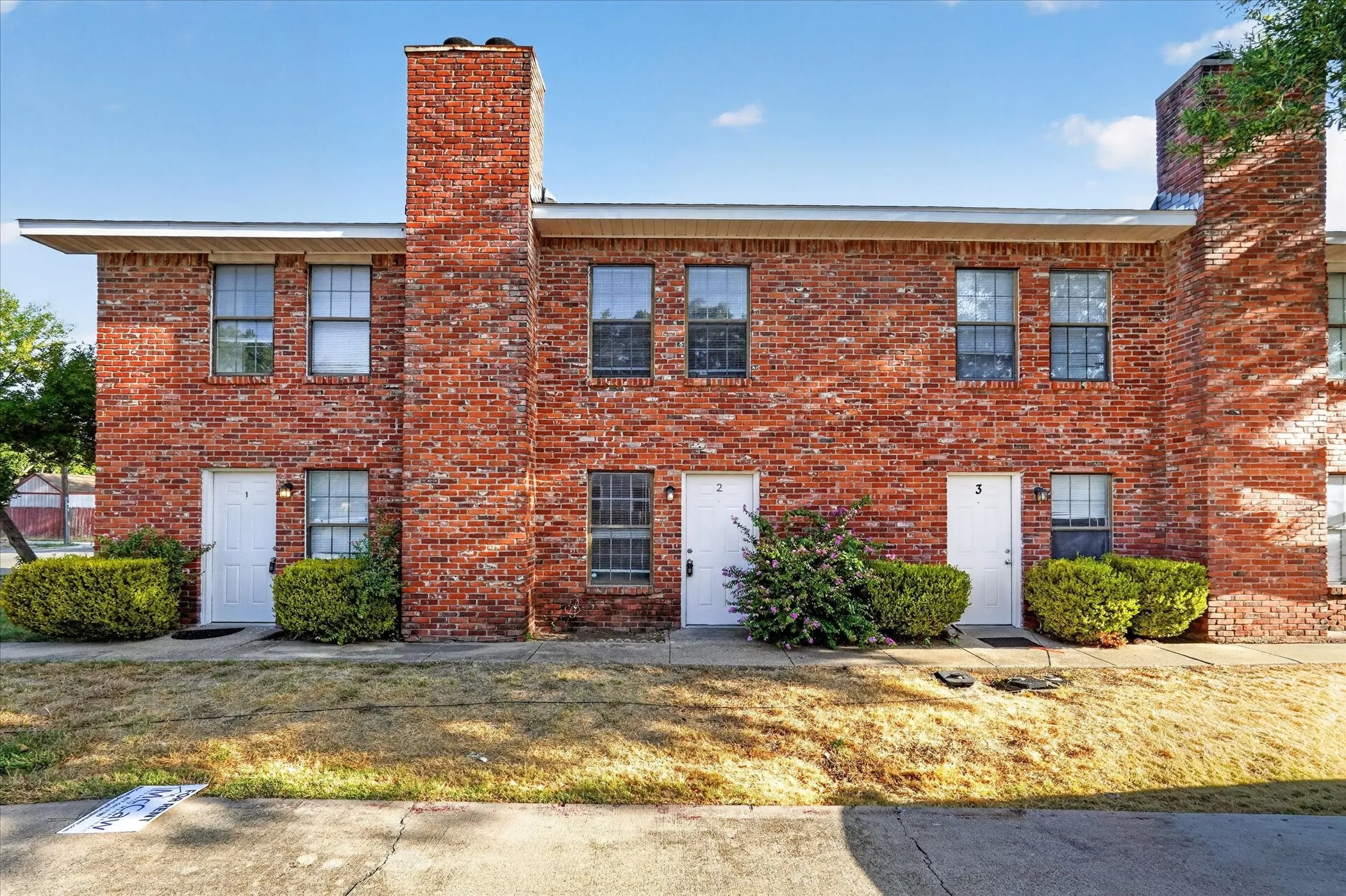 Condominium For Rent in Dallas County , 210 Rolston Road 2, Irving, Texas 75060, 2 Bedroom, 2 Bathroom, Garage spaces, 1,072 Sqft, built in 1983, mls#21386802, Real Estate Agent in Irving, Homes For Rent in Dallas county, Homes For Rent in Irving, Realtor in Irving Texas, Real Estate Brokerage Independent Realty Texas, Luminita Cordes Realtor