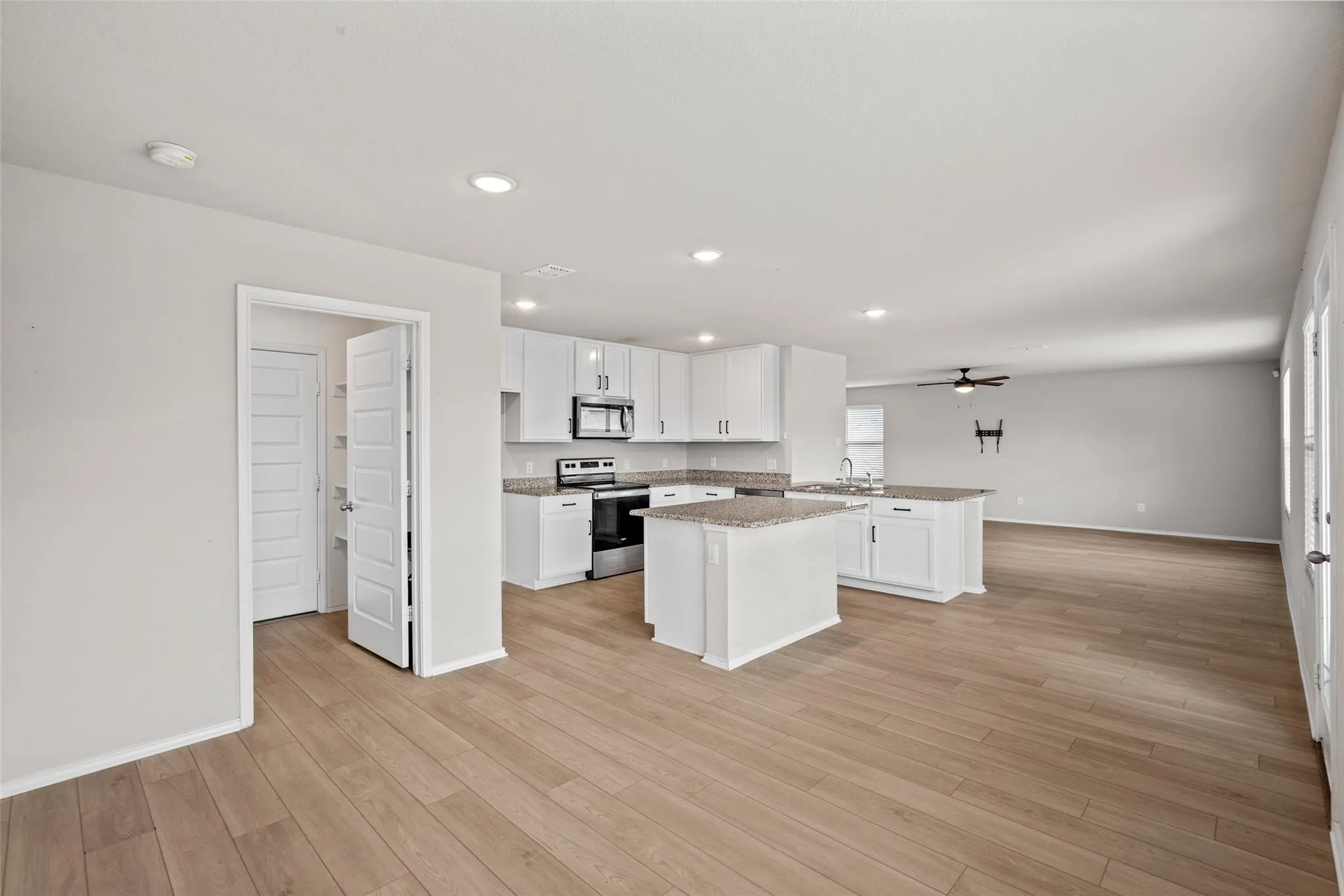 Single Family Residence For Rent in Tarrant County , 7904 Schooner Drive, Fort Worth, Texas 76179, 4 Bedroom, 3 Bathroom, 2 Garage spaces, 2,389 Sqft, built in 2022, mls#21386865, Real Estate Agent in Fort Worth, Homes For Rent in Tarrant county, Homes For Rent in Fort Worth, Realtor in Fort Worth Texas, Real Estate Brokerage Independent Realty Texas, Luminita Cordes Realtor
