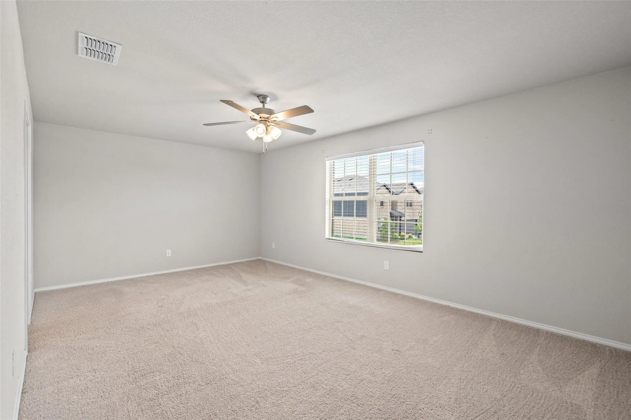 Single Family Residence For Rent in Tarrant County , 7904 Schooner Drive, Fort Worth, Texas 76179, 4 Bedroom, 3 Bathroom, 2 Garage spaces, 2,389 Sqft, built in 2022, mls#21386865, Real Estate Agent in Fort Worth, Homes For Rent in Tarrant county, Homes For Rent in Fort Worth, Realtor in Fort Worth Texas, Real Estate Brokerage Independent Realty Texas, Luminita Cordes Realtor
