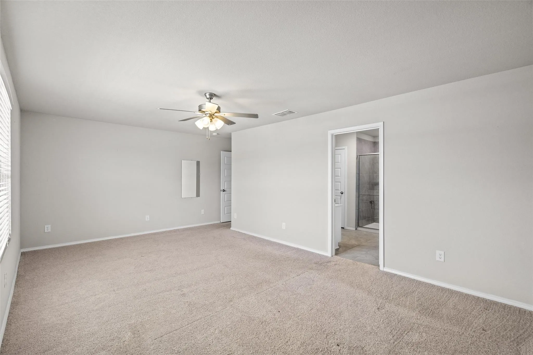 Single Family Residence For Rent in Tarrant County , 7904 Schooner Drive, Fort Worth, Texas 76179, 4 Bedroom, 3 Bathroom, 2 Garage spaces, 2,389 Sqft, built in 2022, mls#21386865, Real Estate Agent in Fort Worth, Homes For Rent in Tarrant county, Homes For Rent in Fort Worth, Realtor in Fort Worth Texas, Real Estate Brokerage Independent Realty Texas, Luminita Cordes Realtor