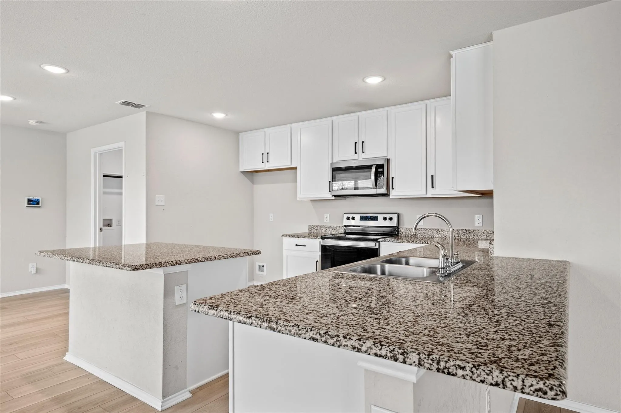 Single Family Residence For Rent in Tarrant County , 7904 Schooner Drive, Fort Worth, Texas 76179, 4 Bedroom, 3 Bathroom, 2 Garage spaces, 2,389 Sqft, built in 2022, mls#21386865, Real Estate Agent in Fort Worth, Homes For Rent in Tarrant county, Homes For Rent in Fort Worth, Realtor in Fort Worth Texas, Real Estate Brokerage Independent Realty Texas, Luminita Cordes Realtor