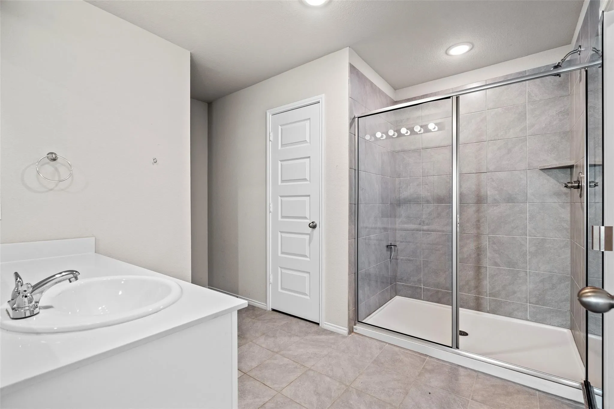 Single Family Residence For Rent in Tarrant County , 7904 Schooner Drive, Fort Worth, Texas 76179, 4 Bedroom, 3 Bathroom, 2 Garage spaces, 2,389 Sqft, built in 2022, mls#21386865, Real Estate Agent in Fort Worth, Homes For Rent in Tarrant county, Homes For Rent in Fort Worth, Realtor in Fort Worth Texas, Real Estate Brokerage Independent Realty Texas, Luminita Cordes Realtor