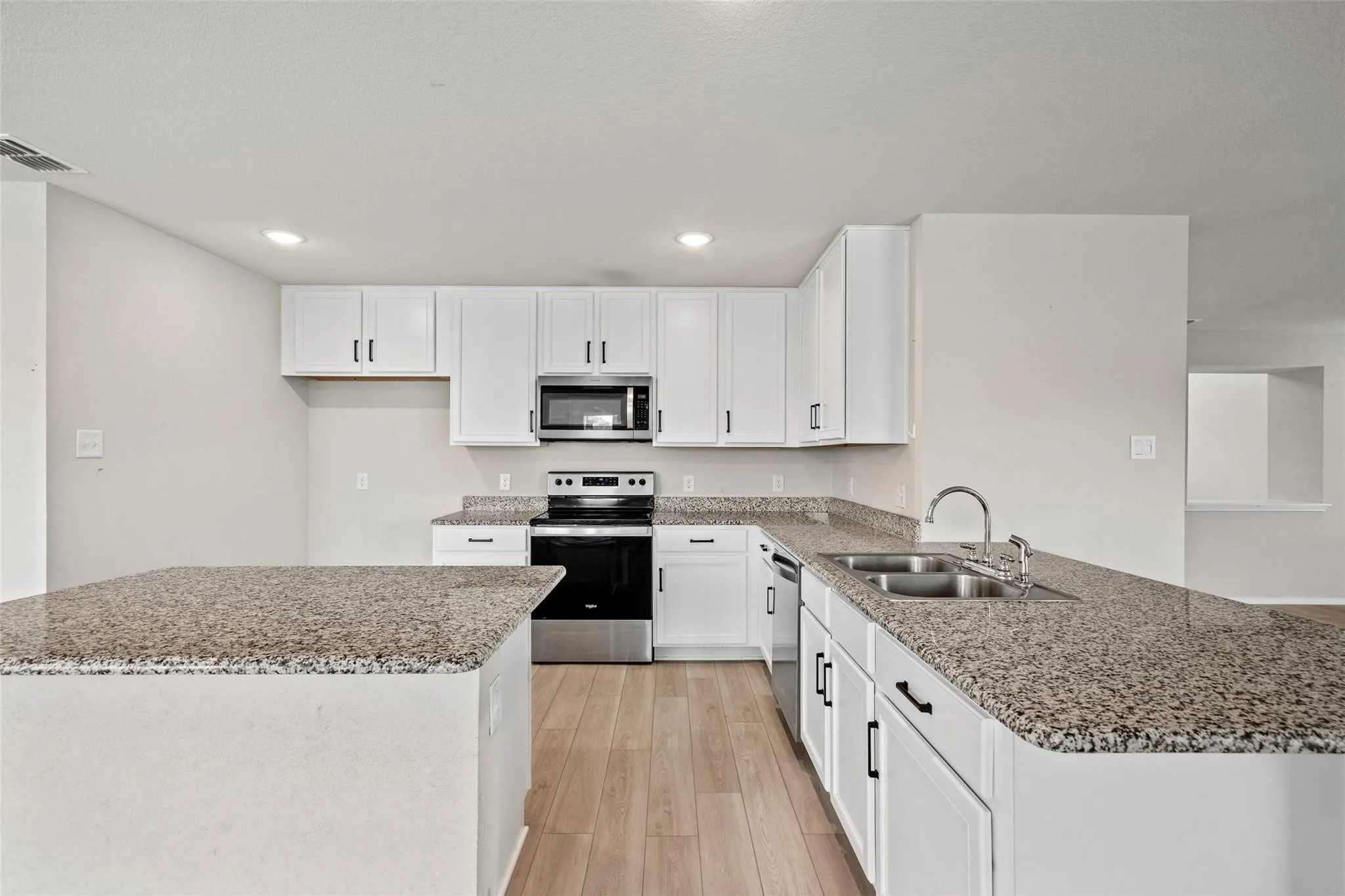 Single Family Residence For Rent in Tarrant County , 7904 Schooner Drive, Fort Worth, Texas 76179, 4 Bedroom, 3 Bathroom, 2 Garage spaces, 2,389 Sqft, built in 2022, mls#21386865, Real Estate Agent in Fort Worth, Homes For Rent in Tarrant county, Homes For Rent in Fort Worth, Realtor in Fort Worth Texas, Real Estate Brokerage Independent Realty Texas, Luminita Cordes Realtor