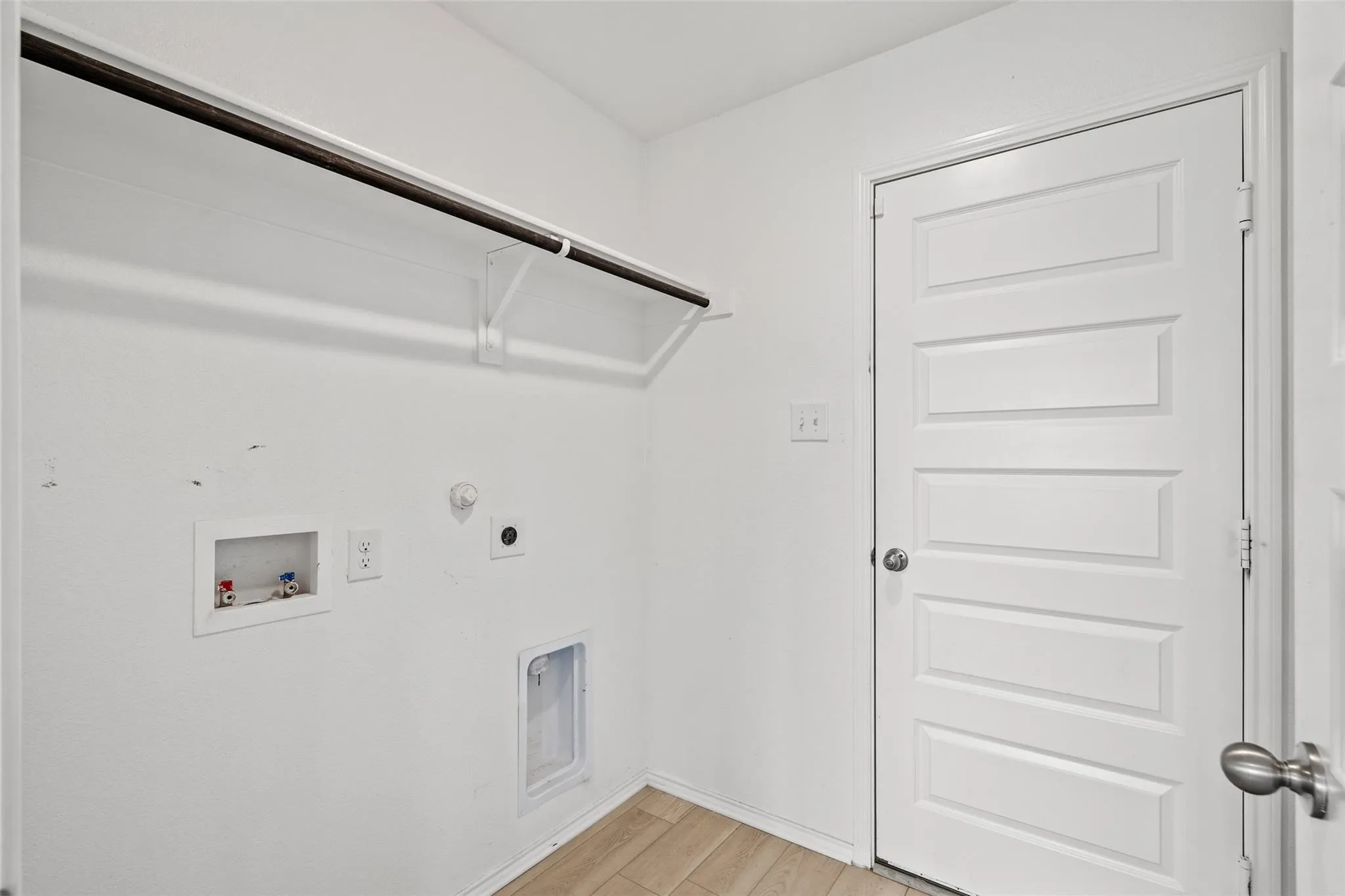 Single Family Residence For Rent in Tarrant County , 7904 Schooner Drive, Fort Worth, Texas 76179, 4 Bedroom, 3 Bathroom, 2 Garage spaces, 2,389 Sqft, built in 2022, mls#21386865, Real Estate Agent in Fort Worth, Homes For Rent in Tarrant county, Homes For Rent in Fort Worth, Realtor in Fort Worth Texas, Real Estate Brokerage Independent Realty Texas, Luminita Cordes Realtor