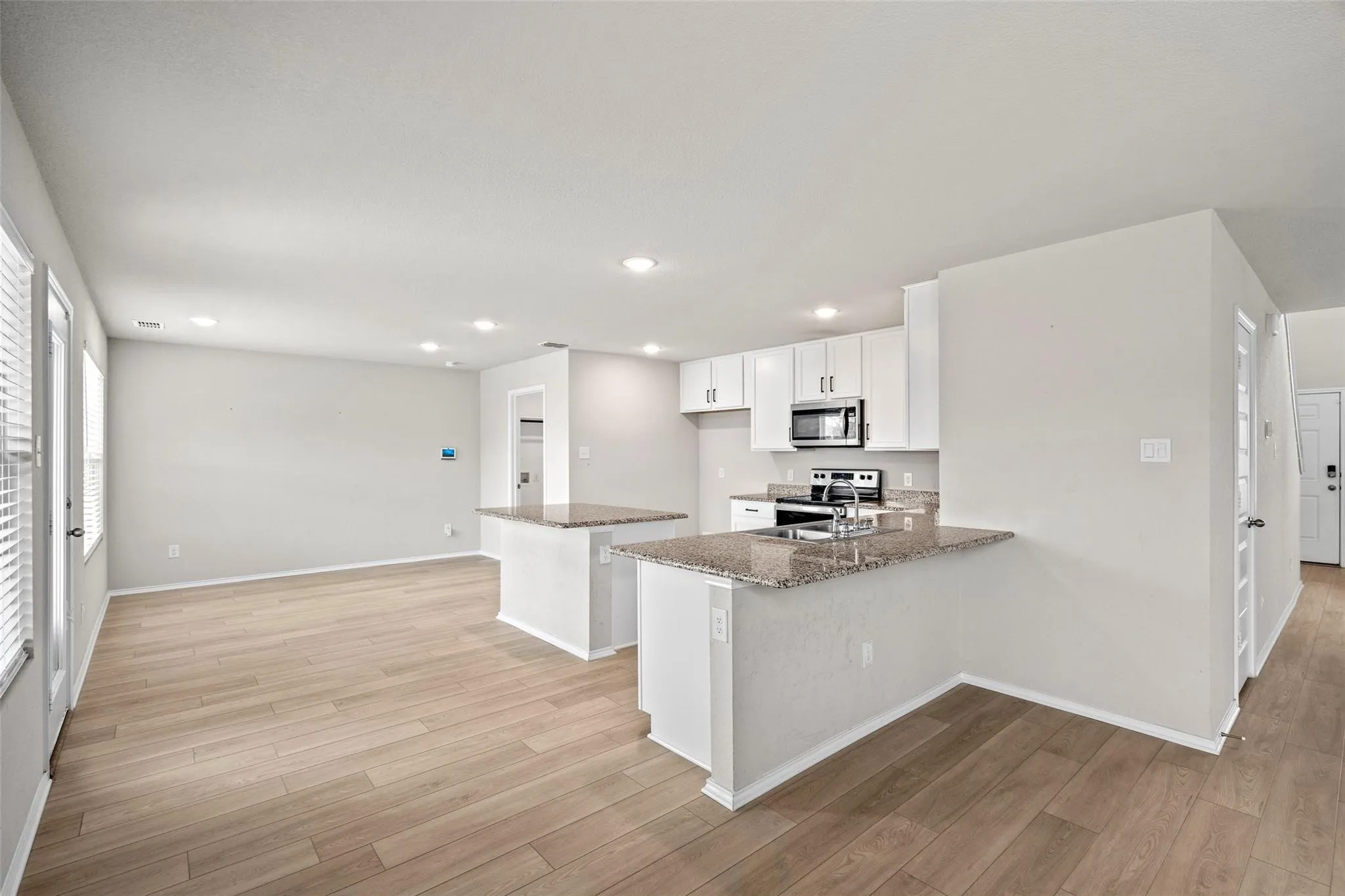 Single Family Residence For Rent in Tarrant County , 7904 Schooner Drive, Fort Worth, Texas 76179, 4 Bedroom, 3 Bathroom, 2 Garage spaces, 2,389 Sqft, built in 2022, mls#21386865, Real Estate Agent in Fort Worth, Homes For Rent in Tarrant county, Homes For Rent in Fort Worth, Realtor in Fort Worth Texas, Real Estate Brokerage Independent Realty Texas, Luminita Cordes Realtor