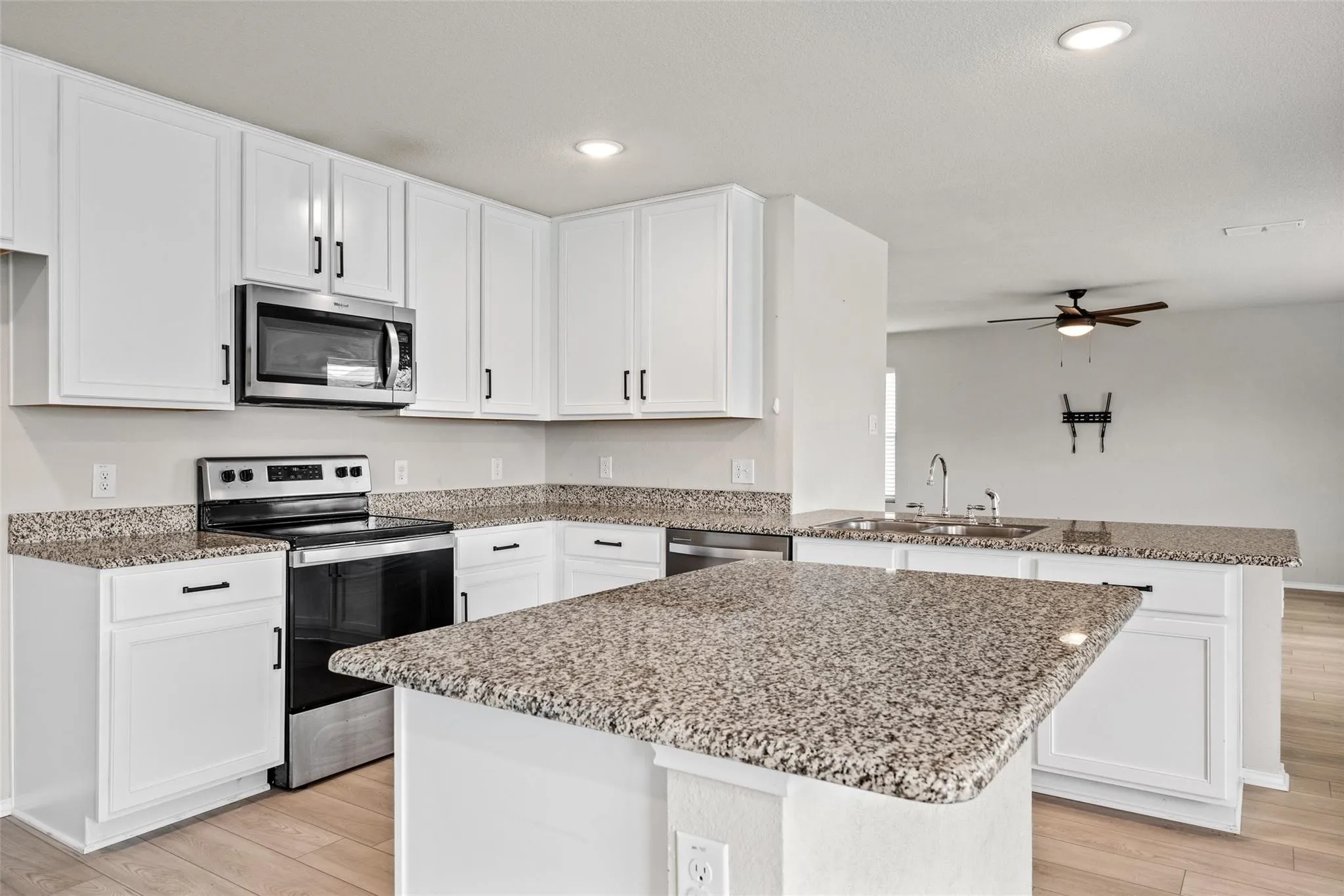Single Family Residence For Rent in Tarrant County , 7904 Schooner Drive, Fort Worth, Texas 76179, 4 Bedroom, 3 Bathroom, 2 Garage spaces, 2,389 Sqft, built in 2022, mls#21386865, Real Estate Agent in Fort Worth, Homes For Rent in Tarrant county, Homes For Rent in Fort Worth, Realtor in Fort Worth Texas, Real Estate Brokerage Independent Realty Texas, Luminita Cordes Realtor