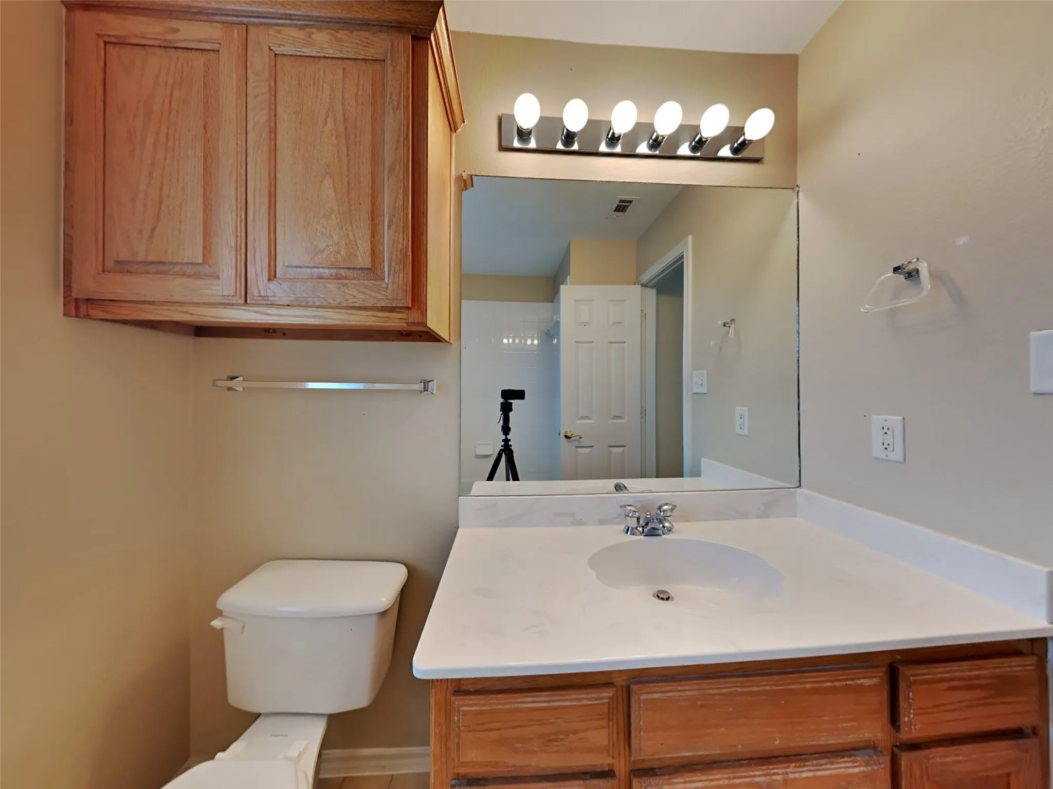 Single Family Residence For Rent in Denton County , 1829 Carver Drive, Carrollton, Texas 75010, 3 Bedroom, 3 Bathroom, 2 Garage spaces, 1,625 Sqft, built in 2002, mls#21387425, Real Estate Agent in Carrollton, Homes For Rent in Denton county, Homes For Rent in Carrollton, Realtor in Carrollton Texas, Real Estate Brokerage Independent Realty Texas, Luminita Cordes Realtor