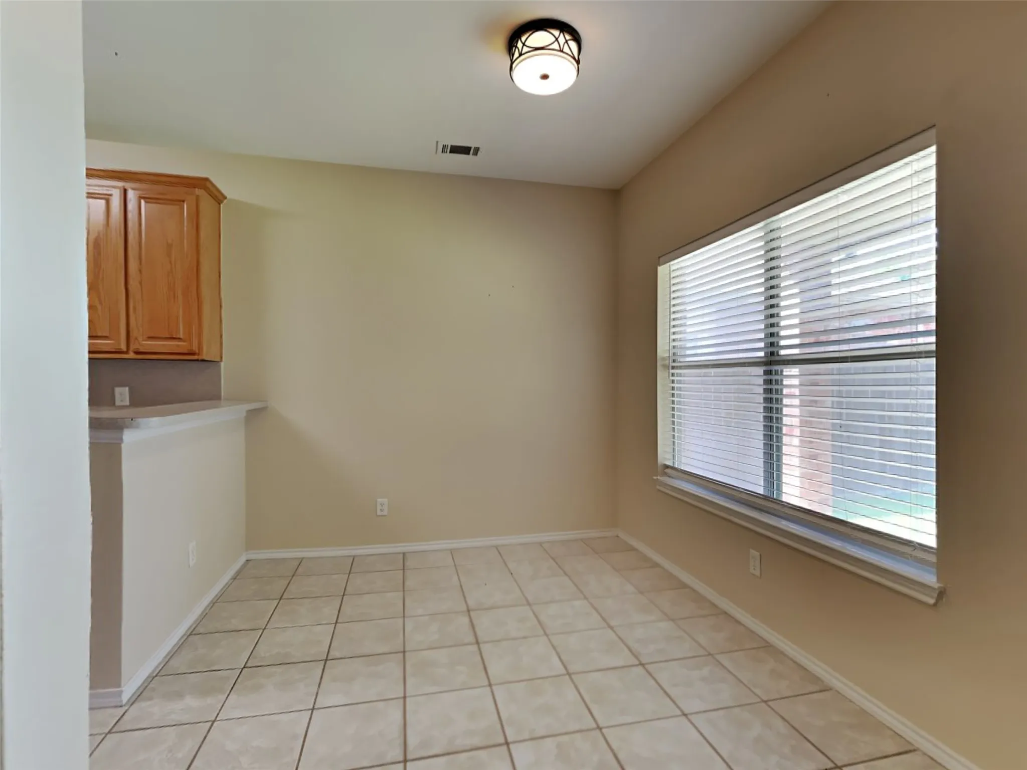 Single Family Residence For Rent in Denton County , 1829 Carver Drive, Carrollton, Texas 75010, 3 Bedroom, 3 Bathroom, 2 Garage spaces, 1,625 Sqft, built in 2002, mls#21387425, Real Estate Agent in Carrollton, Homes For Rent in Denton county, Homes For Rent in Carrollton, Realtor in Carrollton Texas, Real Estate Brokerage Independent Realty Texas, Luminita Cordes Realtor