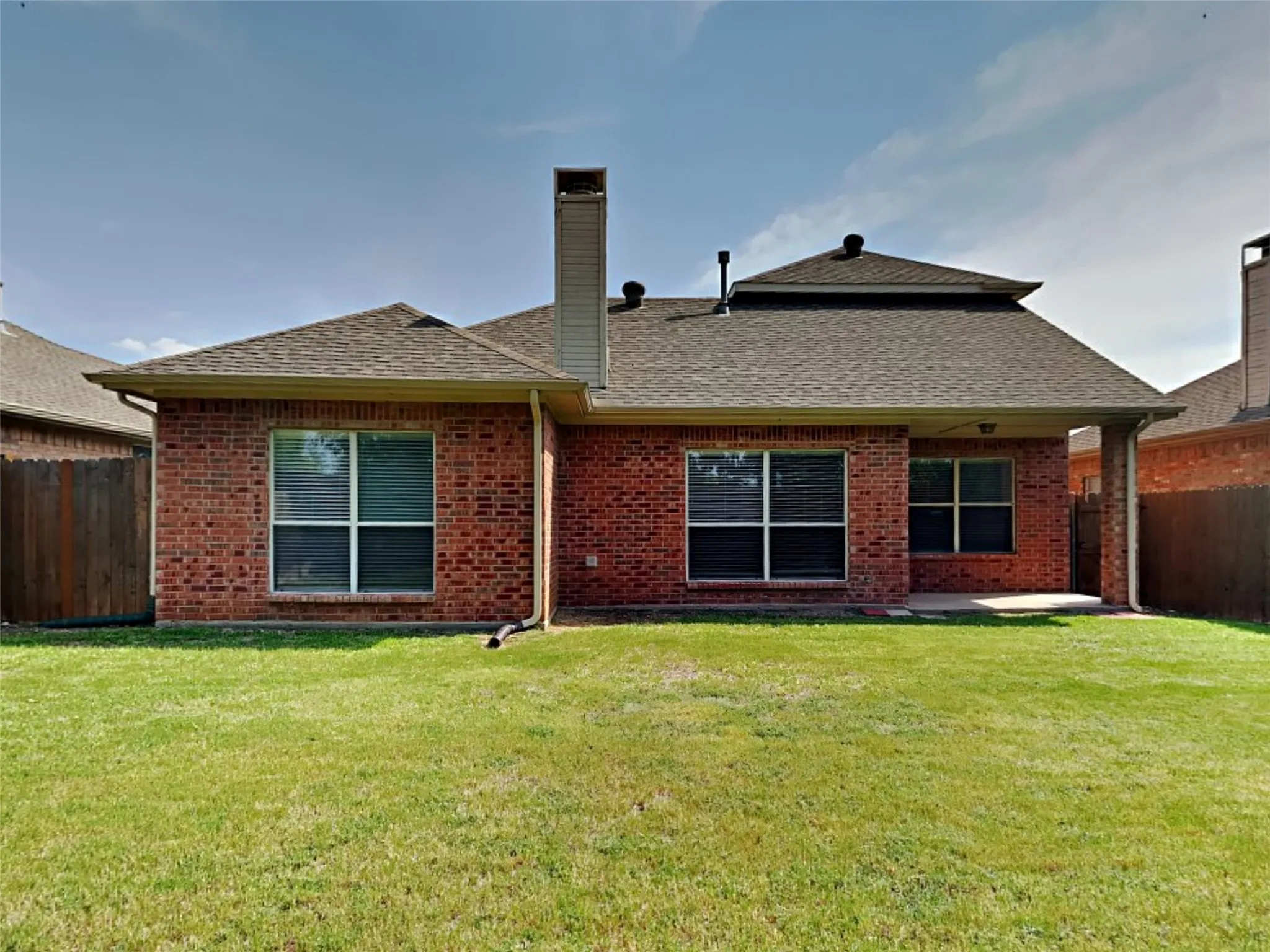 Single Family Residence For Rent in Denton County , 1829 Carver Drive, Carrollton, Texas 75010, 3 Bedroom, 3 Bathroom, 2 Garage spaces, 1,625 Sqft, built in 2002, mls#21387425, Real Estate Agent in Carrollton, Homes For Rent in Denton county, Homes For Rent in Carrollton, Realtor in Carrollton Texas, Real Estate Brokerage Independent Realty Texas, Luminita Cordes Realtor