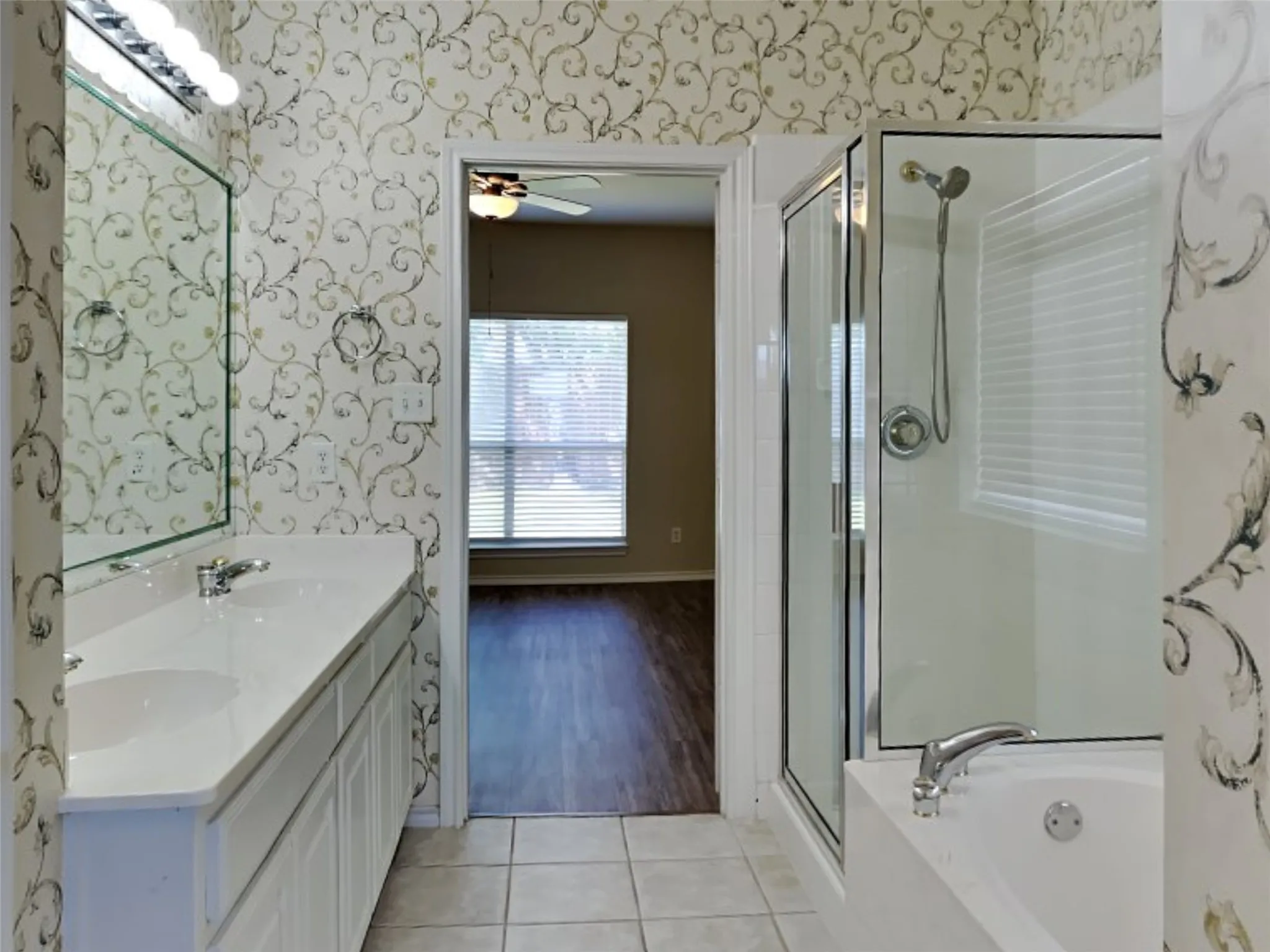 Single Family Residence For Rent in Denton County , 1829 Carver Drive, Carrollton, Texas 75010, 3 Bedroom, 3 Bathroom, 2 Garage spaces, 1,625 Sqft, built in 2002, mls#21387425, Real Estate Agent in Carrollton, Homes For Rent in Denton county, Homes For Rent in Carrollton, Realtor in Carrollton Texas, Real Estate Brokerage Independent Realty Texas, Luminita Cordes Realtor
