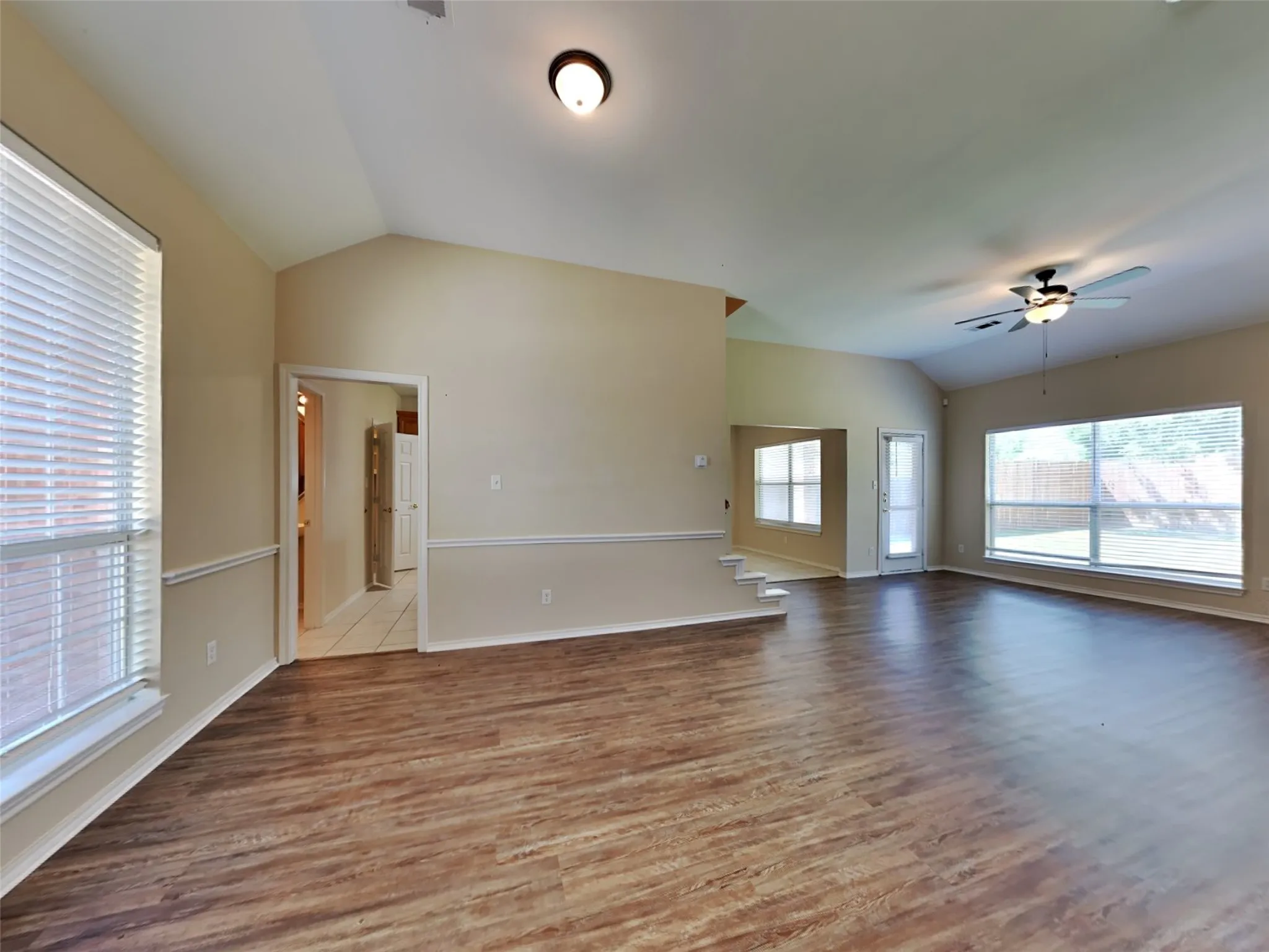 Single Family Residence For Rent in Denton County , 1829 Carver Drive, Carrollton, Texas 75010, 3 Bedroom, 3 Bathroom, 2 Garage spaces, 1,625 Sqft, built in 2002, mls#21387425, Real Estate Agent in Carrollton, Homes For Rent in Denton county, Homes For Rent in Carrollton, Realtor in Carrollton Texas, Real Estate Brokerage Independent Realty Texas, Luminita Cordes Realtor
