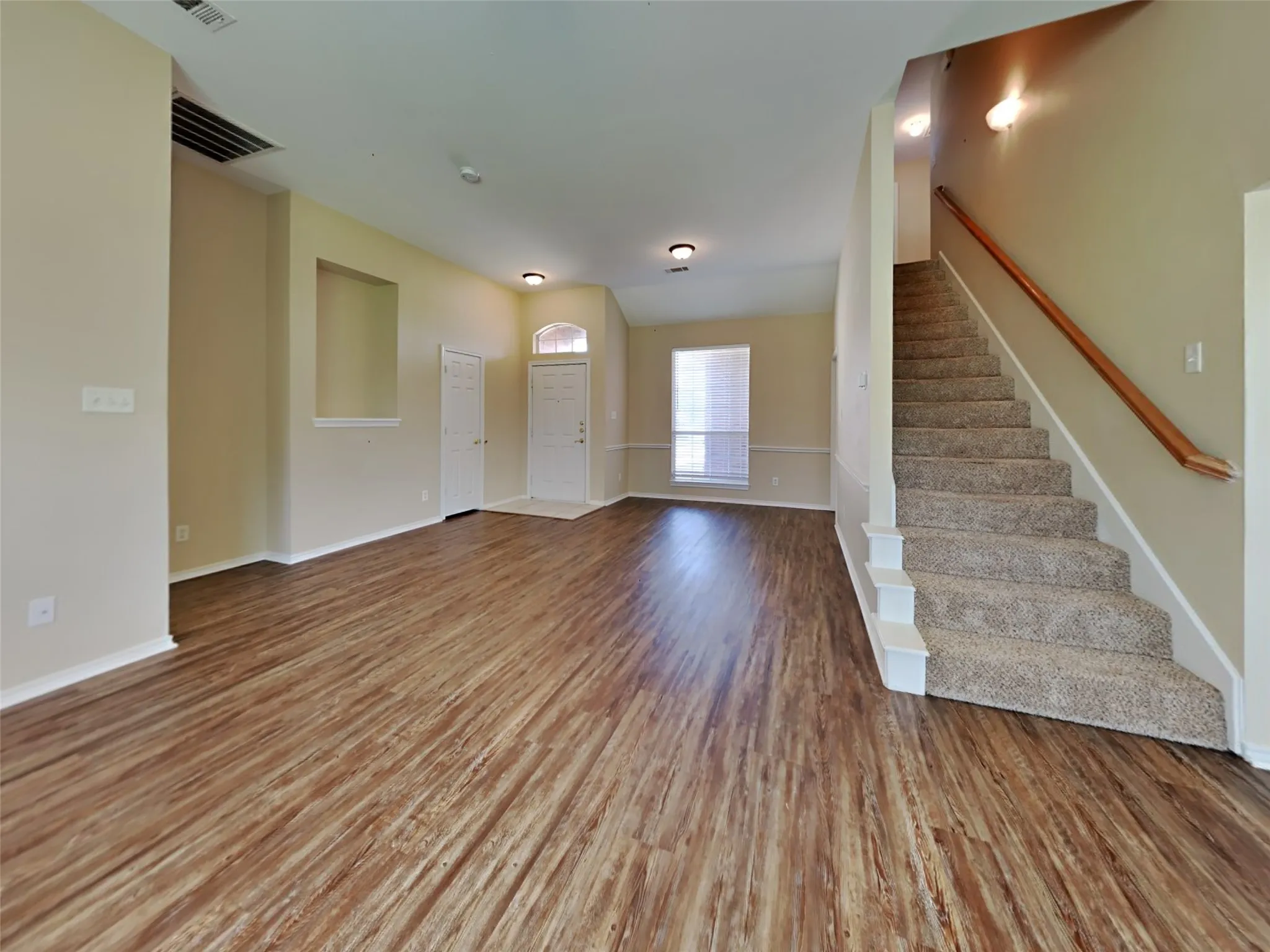 Single Family Residence For Rent in Denton County , 1829 Carver Drive, Carrollton, Texas 75010, 3 Bedroom, 3 Bathroom, 2 Garage spaces, 1,625 Sqft, built in 2002, mls#21387425, Real Estate Agent in Carrollton, Homes For Rent in Denton county, Homes For Rent in Carrollton, Realtor in Carrollton Texas, Real Estate Brokerage Independent Realty Texas, Luminita Cordes Realtor