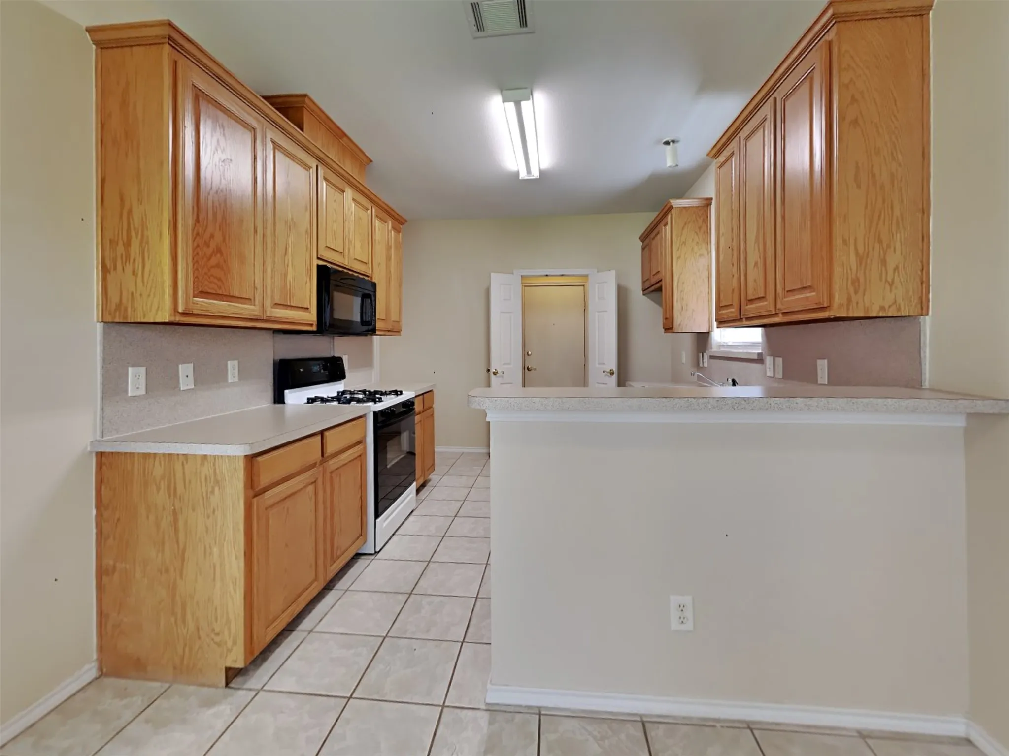 Single Family Residence For Rent in Denton County , 1829 Carver Drive, Carrollton, Texas 75010, 3 Bedroom, 3 Bathroom, 2 Garage spaces, 1,625 Sqft, built in 2002, mls#21387425, Real Estate Agent in Carrollton, Homes For Rent in Denton county, Homes For Rent in Carrollton, Realtor in Carrollton Texas, Real Estate Brokerage Independent Realty Texas, Luminita Cordes Realtor