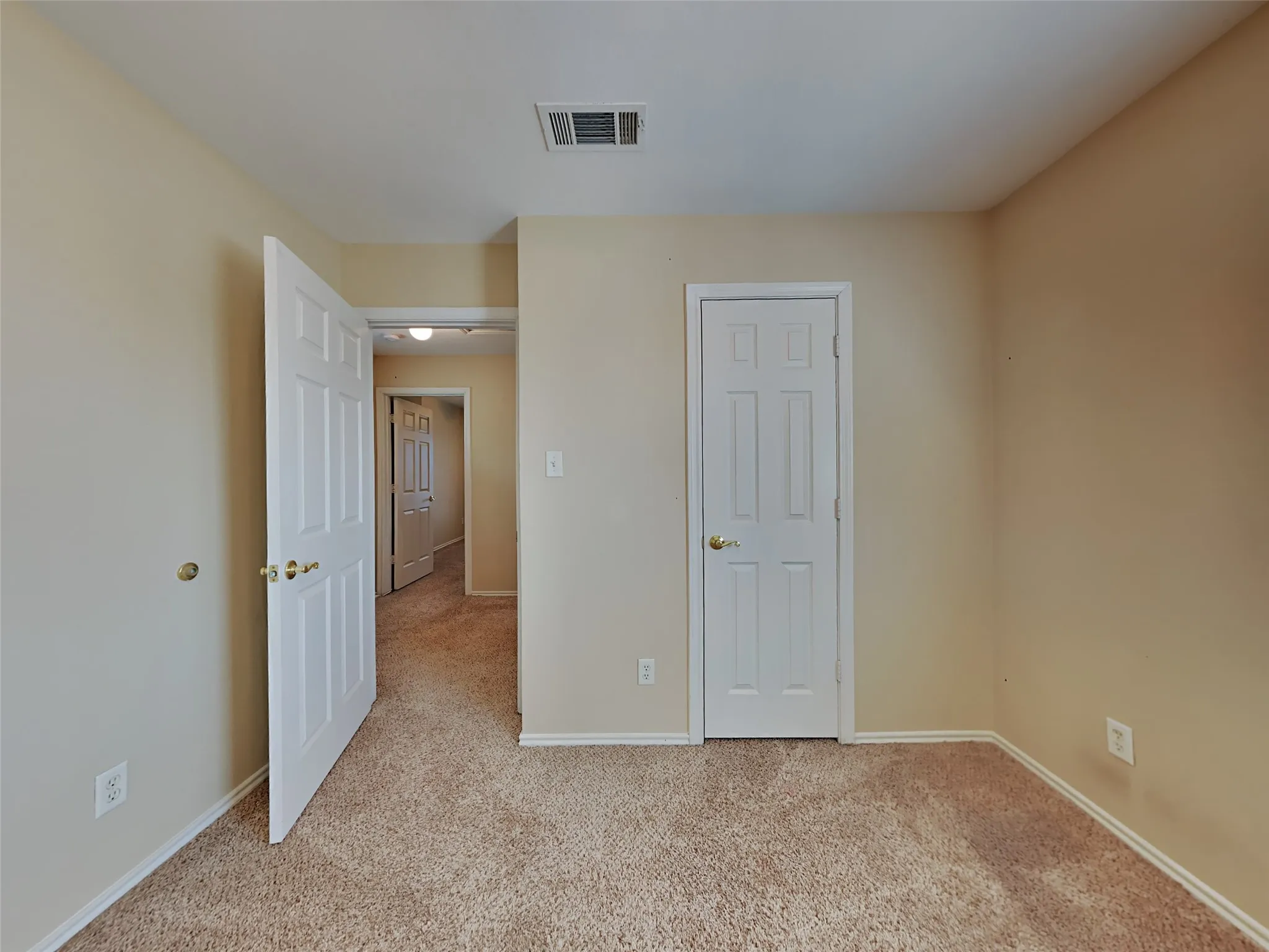 Single Family Residence For Rent in Denton County , 1829 Carver Drive, Carrollton, Texas 75010, 3 Bedroom, 3 Bathroom, 2 Garage spaces, 1,625 Sqft, built in 2002, mls#21387425, Real Estate Agent in Carrollton, Homes For Rent in Denton county, Homes For Rent in Carrollton, Realtor in Carrollton Texas, Real Estate Brokerage Independent Realty Texas, Luminita Cordes Realtor