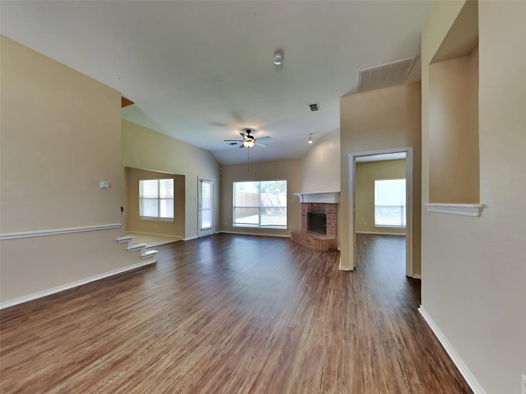 Single Family Residence For Rent in Denton County , 1829 Carver Drive, Carrollton, Texas 75010, 3 Bedroom, 3 Bathroom, 2 Garage spaces, 1,625 Sqft, built in 2002, mls#21387425, Real Estate Agent in Carrollton, Homes For Rent in Denton county, Homes For Rent in Carrollton, Realtor in Carrollton Texas, Real Estate Brokerage Independent Realty Texas, Luminita Cordes Realtor