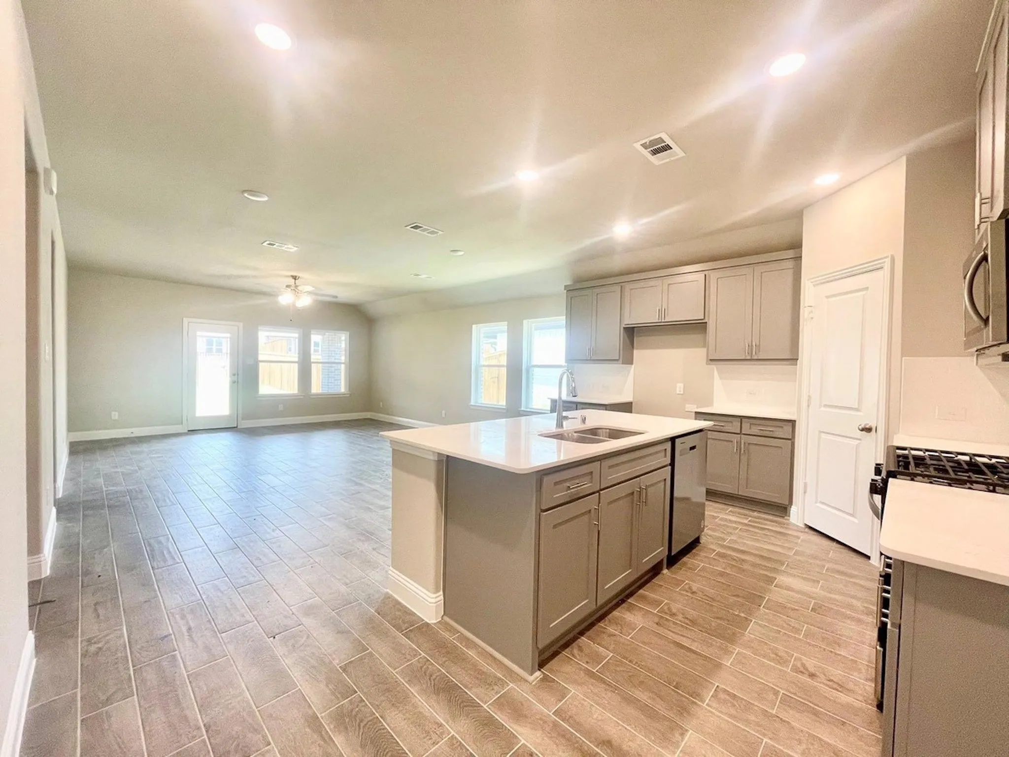 Single Family Residence For Sale in Collin County , 809 Tartane Drive, Anna, Texas 75409, 3 Bedroom, 2 Bathroom, 2 Garage spaces, 1,808 Sqft, built in 2024, mls#21387435, Real Estate Agent in Anna, Homes For Sale in Collin county, Homes For Sale in Anna, Realtor in Anna Texas, Real Estate Brokerage Independent Realty Texas, Luminita Cordes Realtor