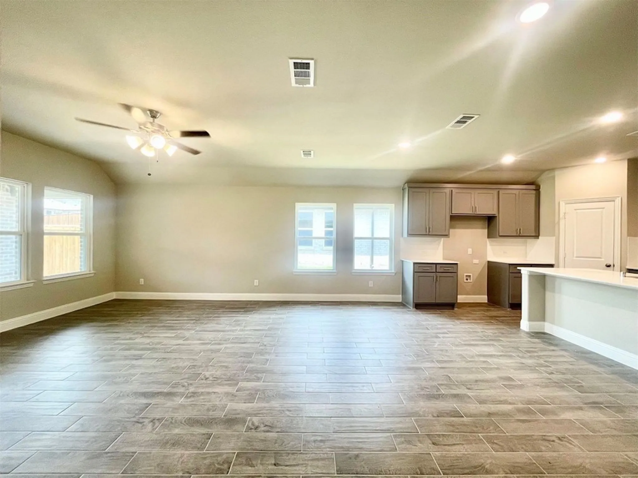 Single Family Residence For Sale in Collin County , 809 Tartane Drive, Anna, Texas 75409, 3 Bedroom, 2 Bathroom, 2 Garage spaces, 1,808 Sqft, built in 2024, mls#21387435, Real Estate Agent in Anna, Homes For Sale in Collin county, Homes For Sale in Anna, Realtor in Anna Texas, Real Estate Brokerage Independent Realty Texas, Luminita Cordes Realtor