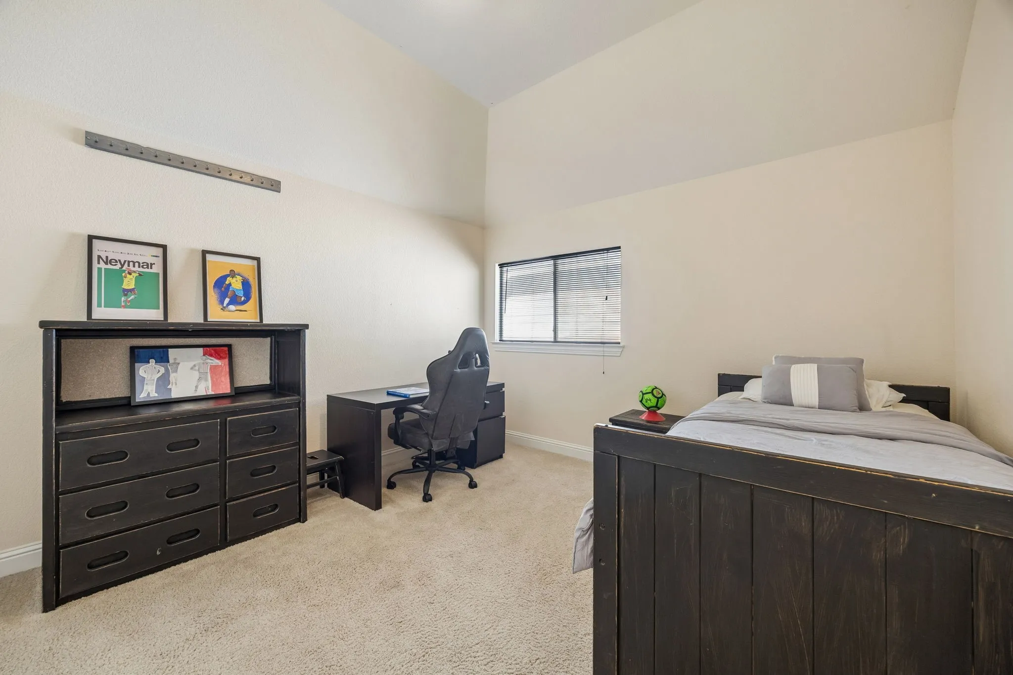 Single Family Residence For Sale in Denton County , 712 Lathrop Street, Lantana, Texas 76226, 4 Bedroom, 4 Bathroom, 2 Garage spaces, 3,679 Sqft, built in 2008, mls#21386738, Real Estate Agent in Lantana, Homes For Sale in Denton county, Homes For Sale in Lantana, Realtor in Lantana Texas, Real Estate Brokerage Independent Realty Texas, Luminita Cordes Realtor
