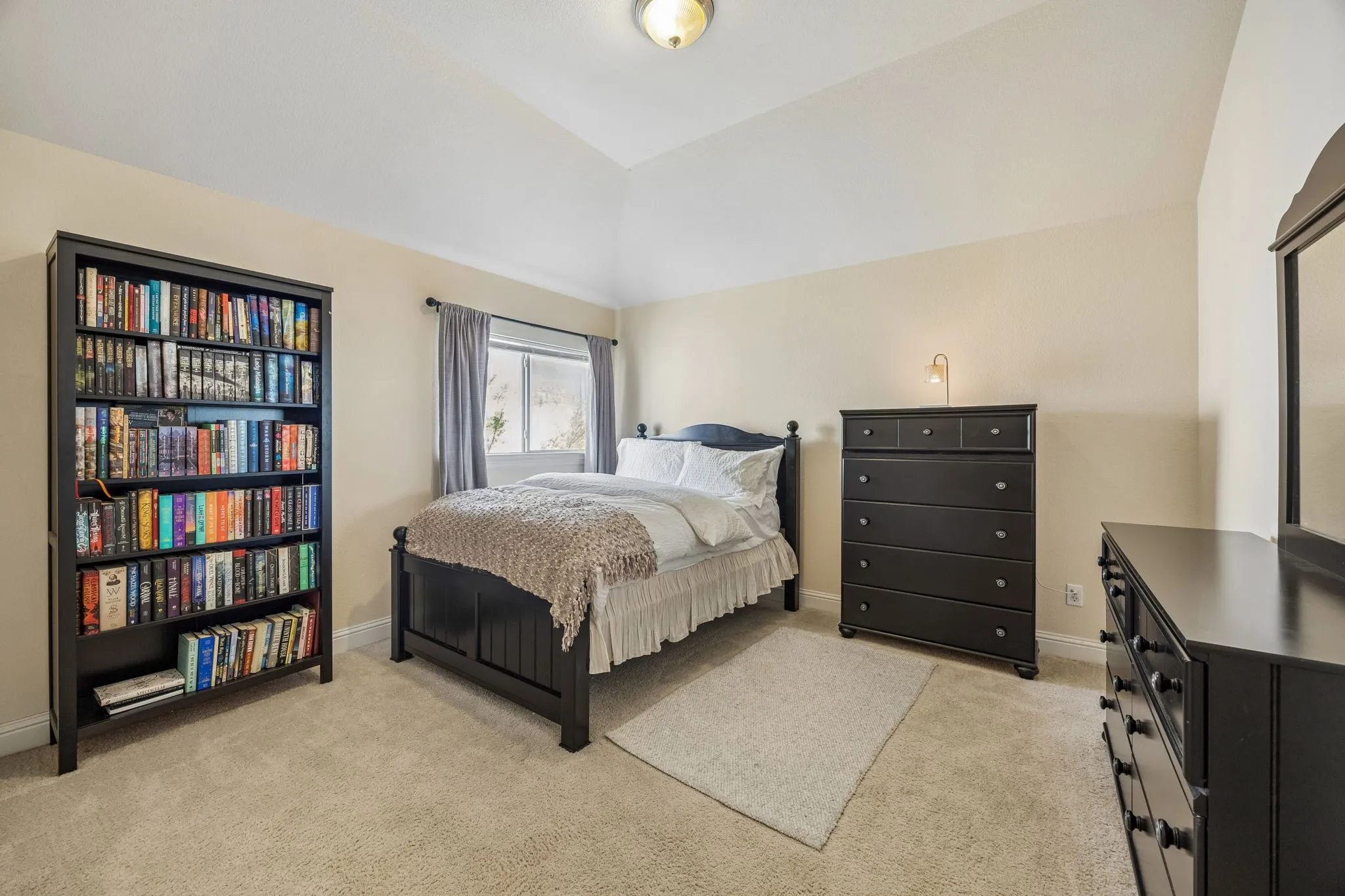 Single Family Residence For Sale in Denton County , 712 Lathrop Street, Lantana, Texas 76226, 4 Bedroom, 4 Bathroom, 2 Garage spaces, 3,679 Sqft, built in 2008, mls#21386738, Real Estate Agent in Lantana, Homes For Sale in Denton county, Homes For Sale in Lantana, Realtor in Lantana Texas, Real Estate Brokerage Independent Realty Texas, Luminita Cordes Realtor