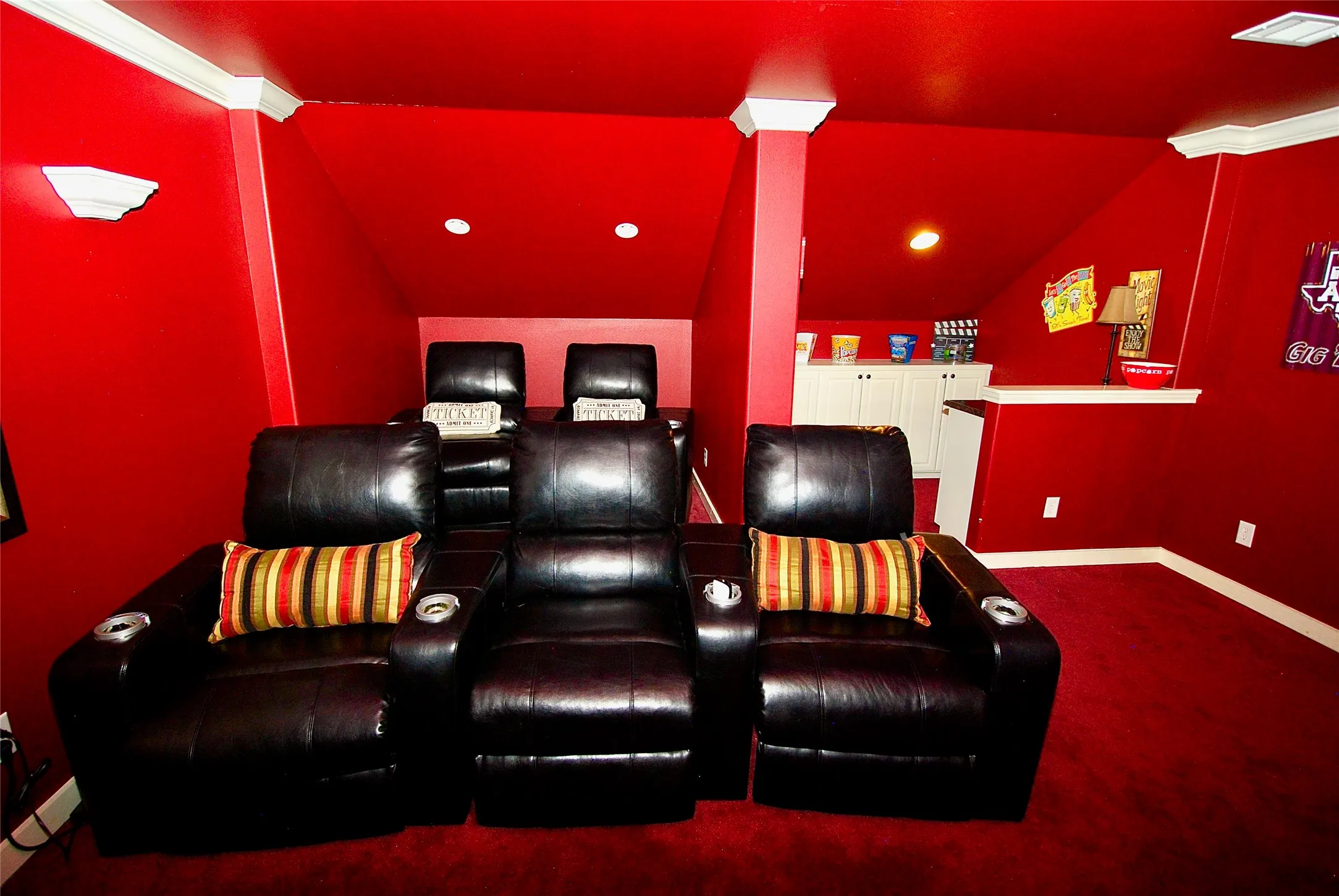 Farm For Sale in Van Zandt County , 27368 St Highway 19 N, Athens, Texas 75752, 5 Bedroom, 4 Bathroom, 4 Garage spaces, 5,217 Sqft, built in 2008, mls#21381127, Real Estate Agent in Athens, Homes For Sale in Van Zandt county, Homes For Sale in Athens, Realtor in Athens Texas, Real Estate Brokerage Independent Realty Texas, Luminita Cordes Realtor