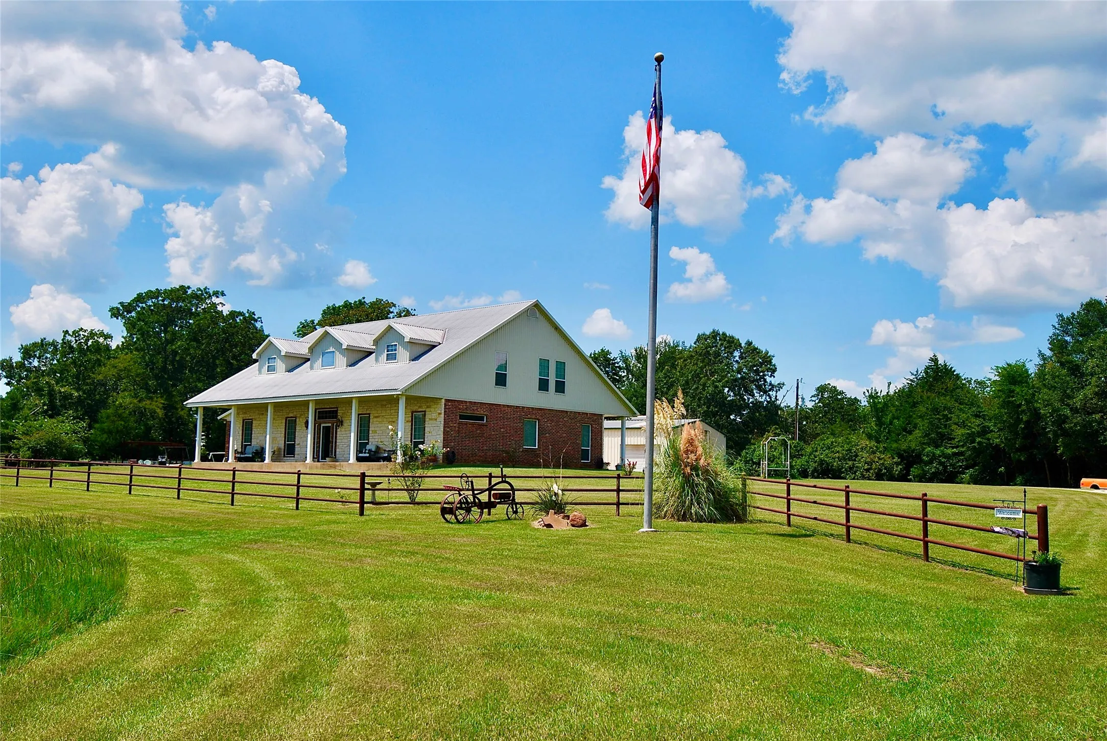 Farm For Sale in Van Zandt County , 27368 St Highway 19 N, Athens, Texas 75752, 5 Bedroom, 4 Bathroom, 4 Garage spaces, 5,217 Sqft, built in 2008, mls#21381127, Real Estate Agent in Athens, Homes For Sale in Van Zandt county, Homes For Sale in Athens, Realtor in Athens Texas, Real Estate Brokerage Independent Realty Texas, Luminita Cordes Realtor
