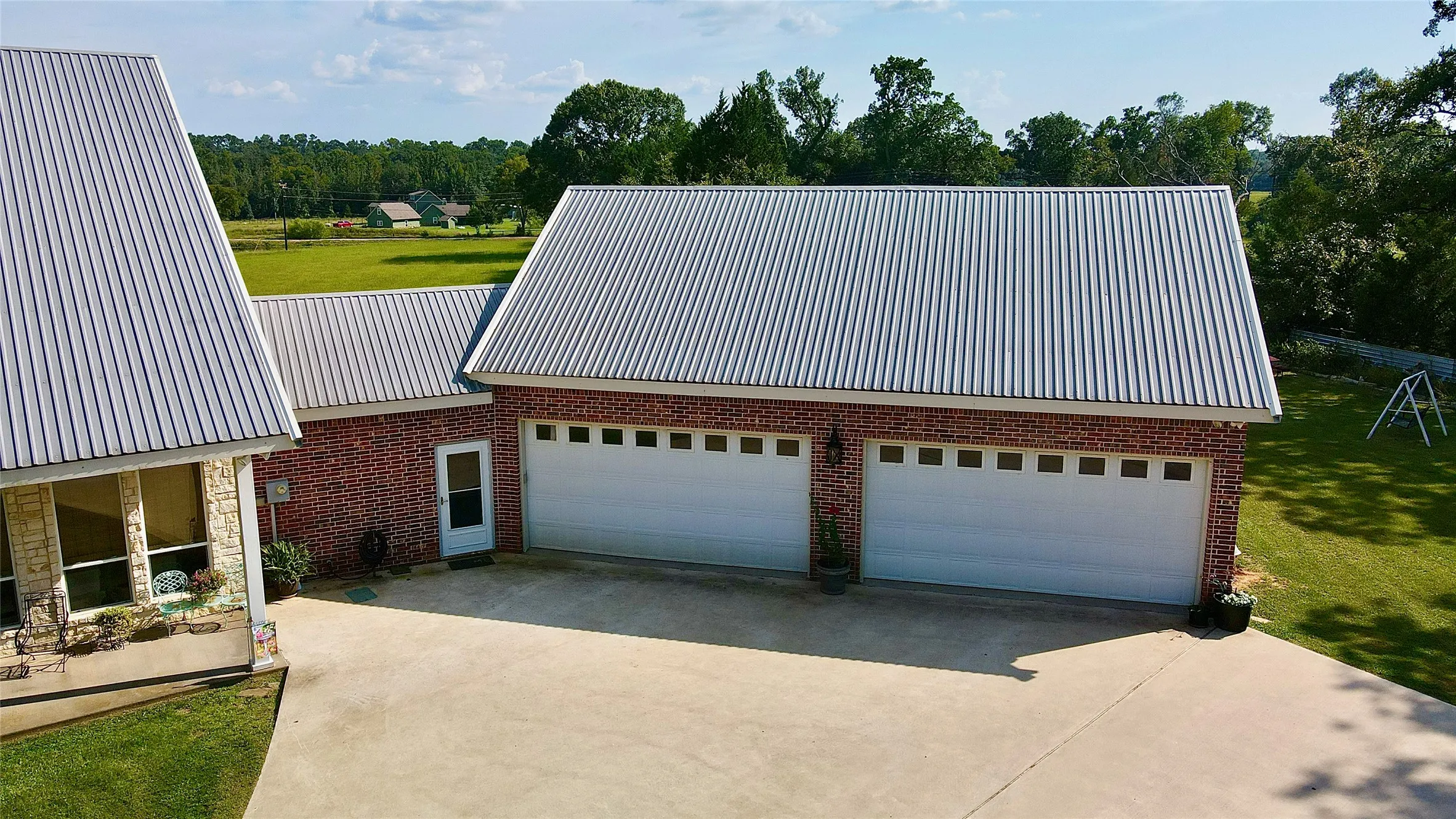 Farm For Sale in Van Zandt County , 27368 St Highway 19 N, Athens, Texas 75752, 5 Bedroom, 4 Bathroom, 4 Garage spaces, 5,217 Sqft, built in 2008, mls#21381127, Real Estate Agent in Athens, Homes For Sale in Van Zandt county, Homes For Sale in Athens, Realtor in Athens Texas, Real Estate Brokerage Independent Realty Texas, Luminita Cordes Realtor
