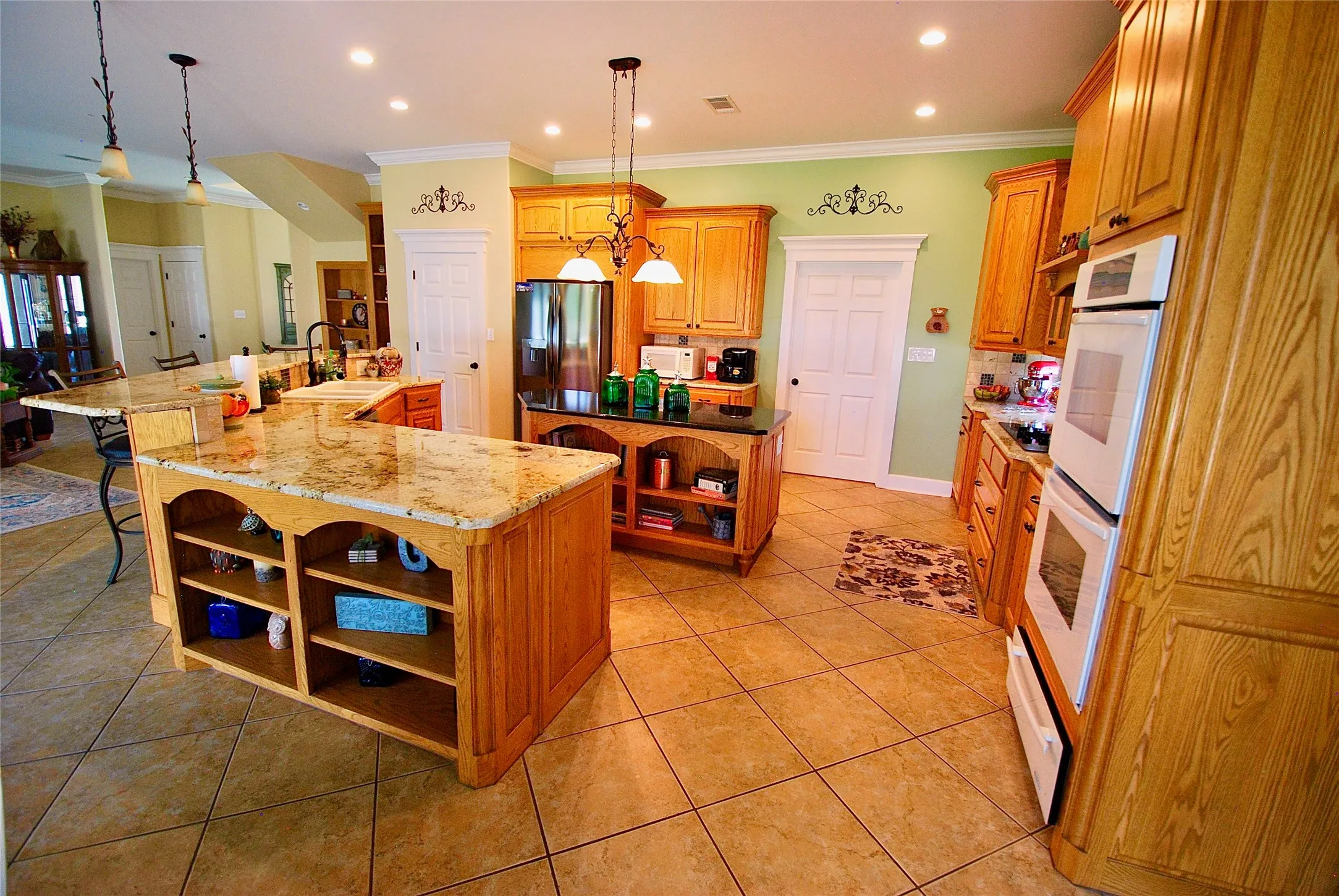 Farm For Sale in Van Zandt County , 27368 St Highway 19 N, Athens, Texas 75752, 5 Bedroom, 4 Bathroom, 4 Garage spaces, 5,217 Sqft, built in 2008, mls#21381127, Real Estate Agent in Athens, Homes For Sale in Van Zandt county, Homes For Sale in Athens, Realtor in Athens Texas, Real Estate Brokerage Independent Realty Texas, Luminita Cordes Realtor