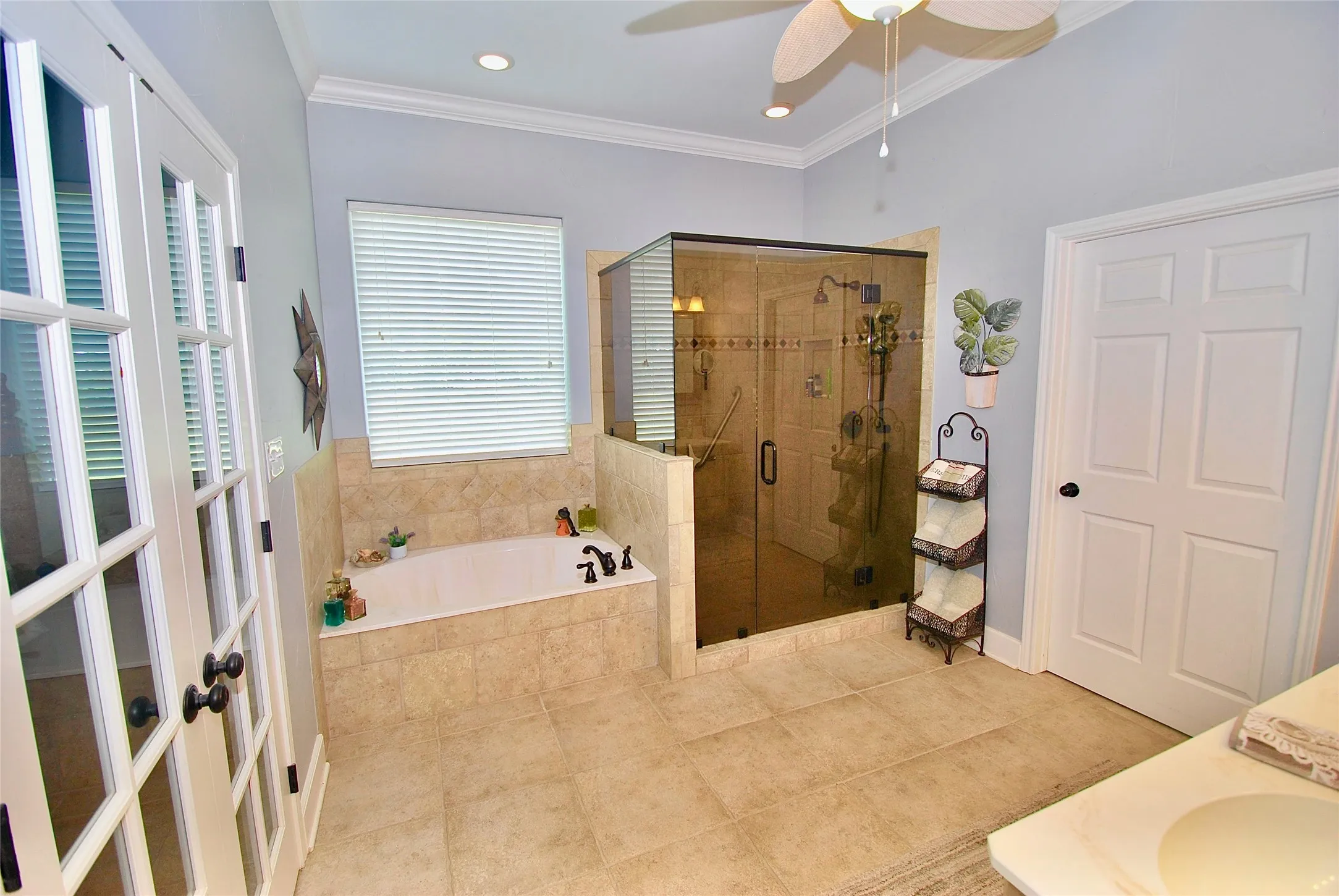 Farm For Sale in Van Zandt County , 27368 St Highway 19 N, Athens, Texas 75752, 5 Bedroom, 4 Bathroom, 4 Garage spaces, 5,217 Sqft, built in 2008, mls#21381127, Real Estate Agent in Athens, Homes For Sale in Van Zandt county, Homes For Sale in Athens, Realtor in Athens Texas, Real Estate Brokerage Independent Realty Texas, Luminita Cordes Realtor