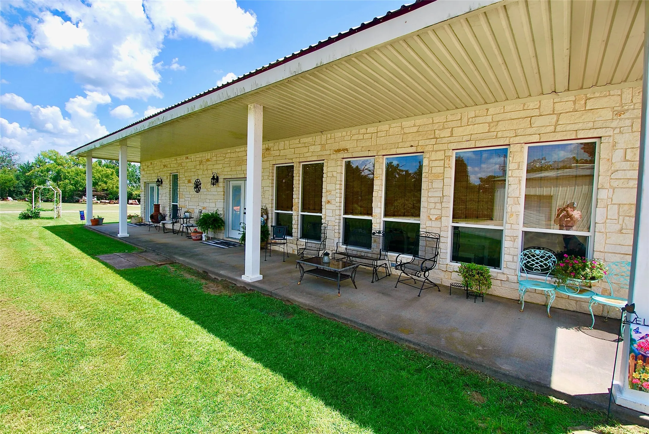 Farm For Sale in Van Zandt County , 27368 St Highway 19 N, Athens, Texas 75752, 5 Bedroom, 4 Bathroom, 4 Garage spaces, 5,217 Sqft, built in 2008, mls#21381127, Real Estate Agent in Athens, Homes For Sale in Van Zandt county, Homes For Sale in Athens, Realtor in Athens Texas, Real Estate Brokerage Independent Realty Texas, Luminita Cordes Realtor