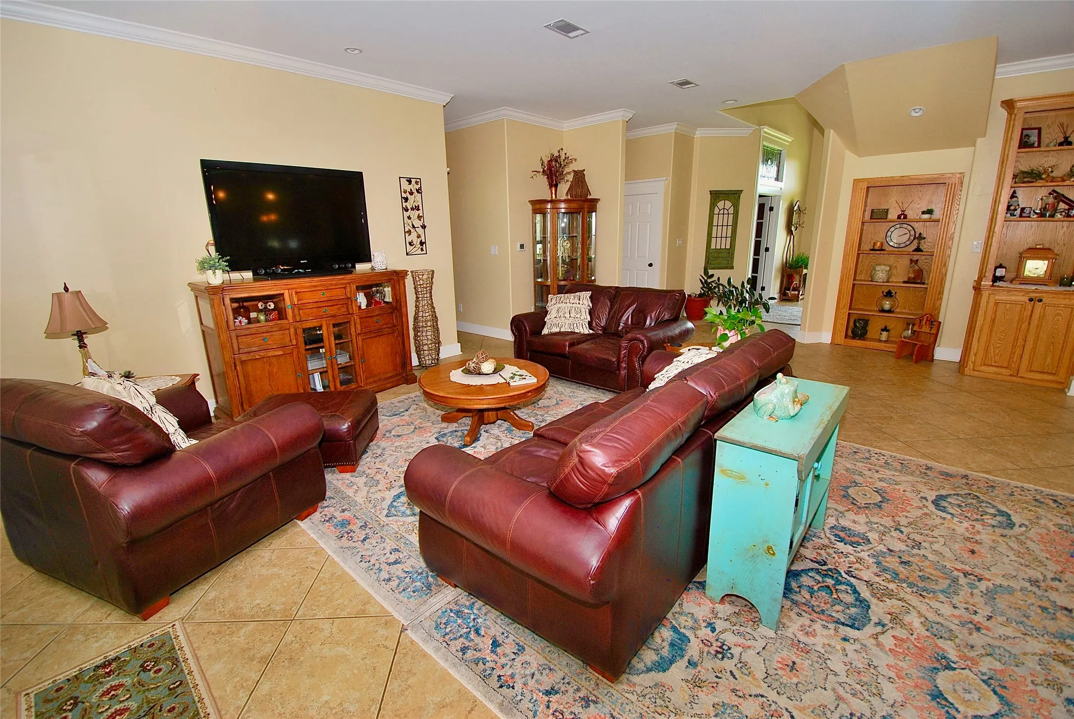 Farm For Sale in Van Zandt County , 27368 St Highway 19 N, Athens, Texas 75752, 5 Bedroom, 4 Bathroom, 4 Garage spaces, 5,217 Sqft, built in 2008, mls#21381127, Real Estate Agent in Athens, Homes For Sale in Van Zandt county, Homes For Sale in Athens, Realtor in Athens Texas, Real Estate Brokerage Independent Realty Texas, Luminita Cordes Realtor