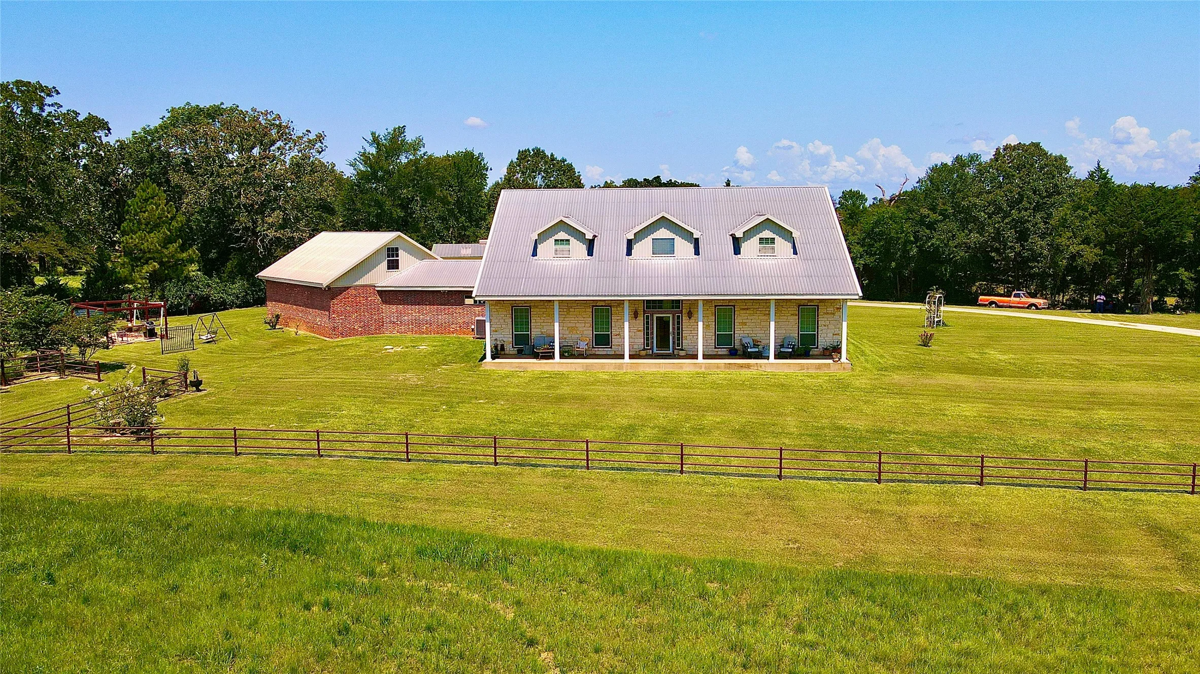 Farm For Sale in Van Zandt County , 27368 St Highway 19 N, Athens, Texas 75752, 5 Bedroom, 4 Bathroom, 4 Garage spaces, 5,217 Sqft, built in 2008, mls#21381127, Real Estate Agent in Athens, Homes For Sale in Van Zandt county, Homes For Sale in Athens, Realtor in Athens Texas, Real Estate Brokerage Independent Realty Texas, Luminita Cordes Realtor