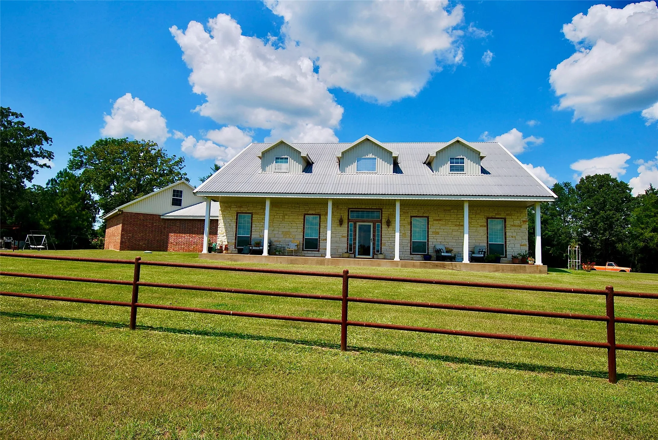 Farm For Sale in Van Zandt County , 27368 St Highway 19 N, Athens, Texas 75752, 5 Bedroom, 4 Bathroom, 4 Garage spaces, 5,217 Sqft, built in 2008, mls#21381127, Real Estate Agent in Athens, Homes For Sale in Van Zandt county, Homes For Sale in Athens, Realtor in Athens Texas, Real Estate Brokerage Independent Realty Texas, Luminita Cordes Realtor