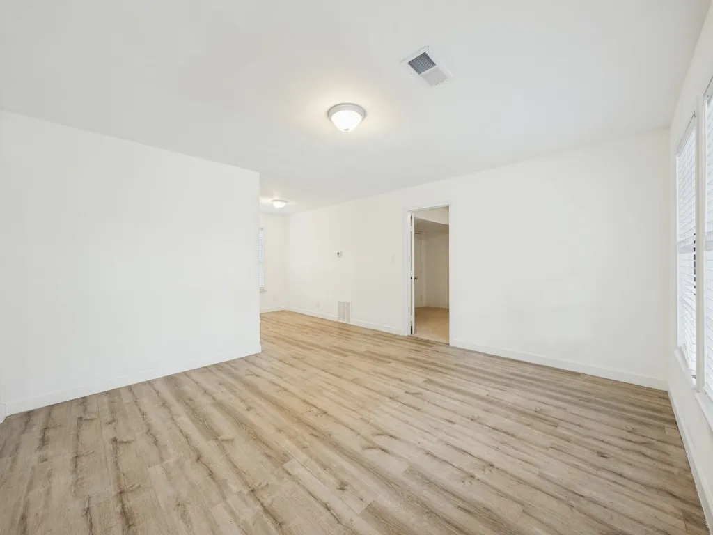 Single Family Residence For Sale in Dallas County , 140 Edgefield Drive, Garland, Texas 75040, 3 Bedroom, 1 Bathroom, Garage spaces, 1,076 Sqft, built in 1950, mls#21385970, Real Estate Agent in Garland, Homes For Sale in Dallas county, Homes For Sale in Garland, Realtor in Garland Texas, Real Estate Brokerage Independent Realty Texas, Luminita Cordes Realtor