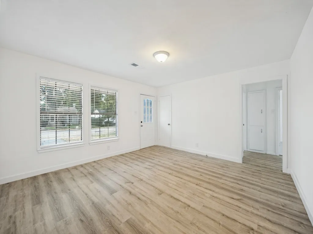 Single Family Residence For Sale in Dallas County , 140 Edgefield Drive, Garland, Texas 75040, 3 Bedroom, 1 Bathroom, Garage spaces, 1,076 Sqft, built in 1950, mls#21385970, Real Estate Agent in Garland, Homes For Sale in Dallas county, Homes For Sale in Garland, Realtor in Garland Texas, Real Estate Brokerage Independent Realty Texas, Luminita Cordes Realtor