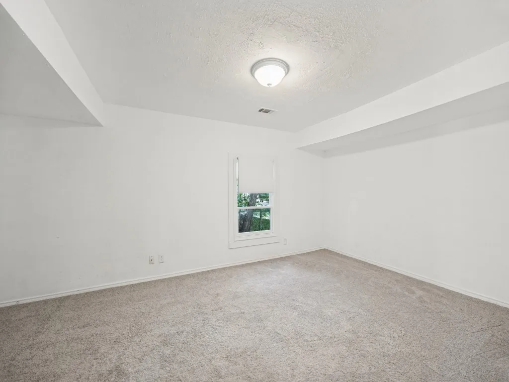 Single Family Residence For Sale in Dallas County , 140 Edgefield Drive, Garland, Texas 75040, 3 Bedroom, 1 Bathroom, Garage spaces, 1,076 Sqft, built in 1950, mls#21385970, Real Estate Agent in Garland, Homes For Sale in Dallas county, Homes For Sale in Garland, Realtor in Garland Texas, Real Estate Brokerage Independent Realty Texas, Luminita Cordes Realtor