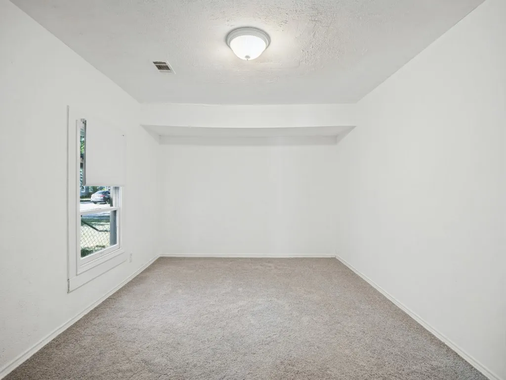 Single Family Residence For Sale in Dallas County , 140 Edgefield Drive, Garland, Texas 75040, 3 Bedroom, 1 Bathroom, Garage spaces, 1,076 Sqft, built in 1950, mls#21385970, Real Estate Agent in Garland, Homes For Sale in Dallas county, Homes For Sale in Garland, Realtor in Garland Texas, Real Estate Brokerage Independent Realty Texas, Luminita Cordes Realtor