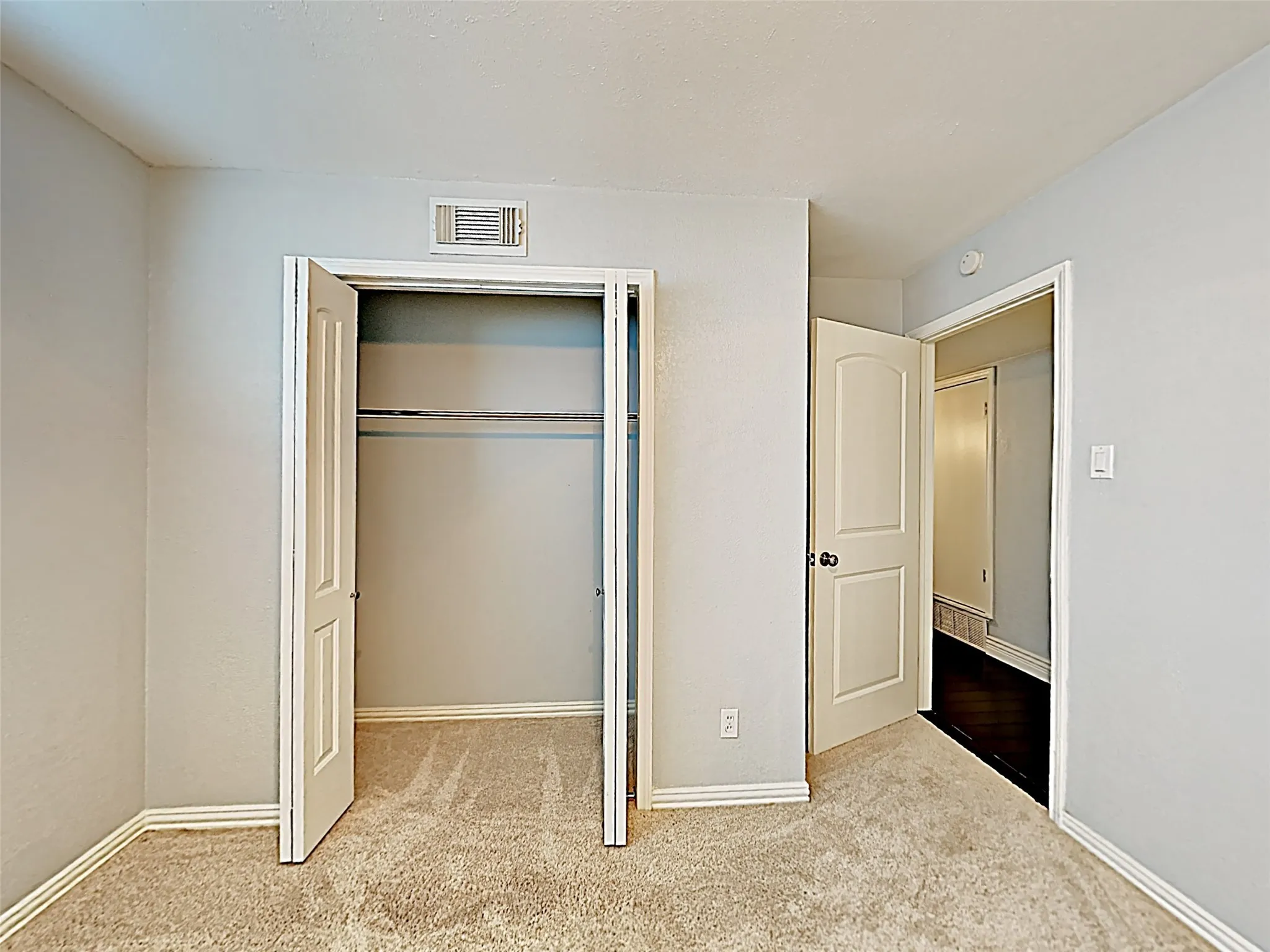 Single Family Residence For Rent in Dallas County , 8476 Sweetwood Drive, Dallas, Texas 75228, 3 Bedroom, 2 Bathroom, 2 Garage spaces, 1,897 Sqft, built in 1962, mls#21387442, Real Estate Agent in Dallas, Homes For Rent in Dallas county, Homes For Rent in Dallas, Realtor in Dallas Texas, Real Estate Brokerage Independent Realty Texas, Luminita Cordes Realtor
