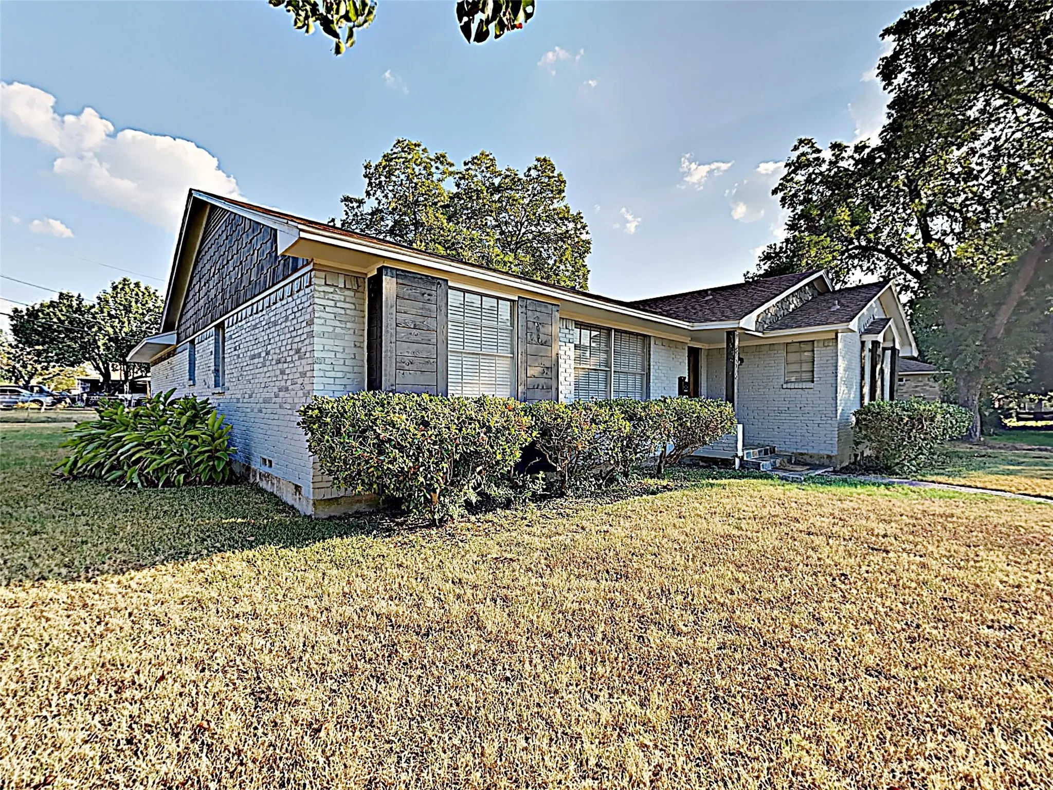Single Family Residence For Rent in Dallas County , 8476 Sweetwood Drive, Dallas, Texas 75228, 3 Bedroom, 2 Bathroom, 2 Garage spaces, 1,897 Sqft, built in 1962, mls#21387442, Real Estate Agent in Dallas, Homes For Rent in Dallas county, Homes For Rent in Dallas, Realtor in Dallas Texas, Real Estate Brokerage Independent Realty Texas, Luminita Cordes Realtor