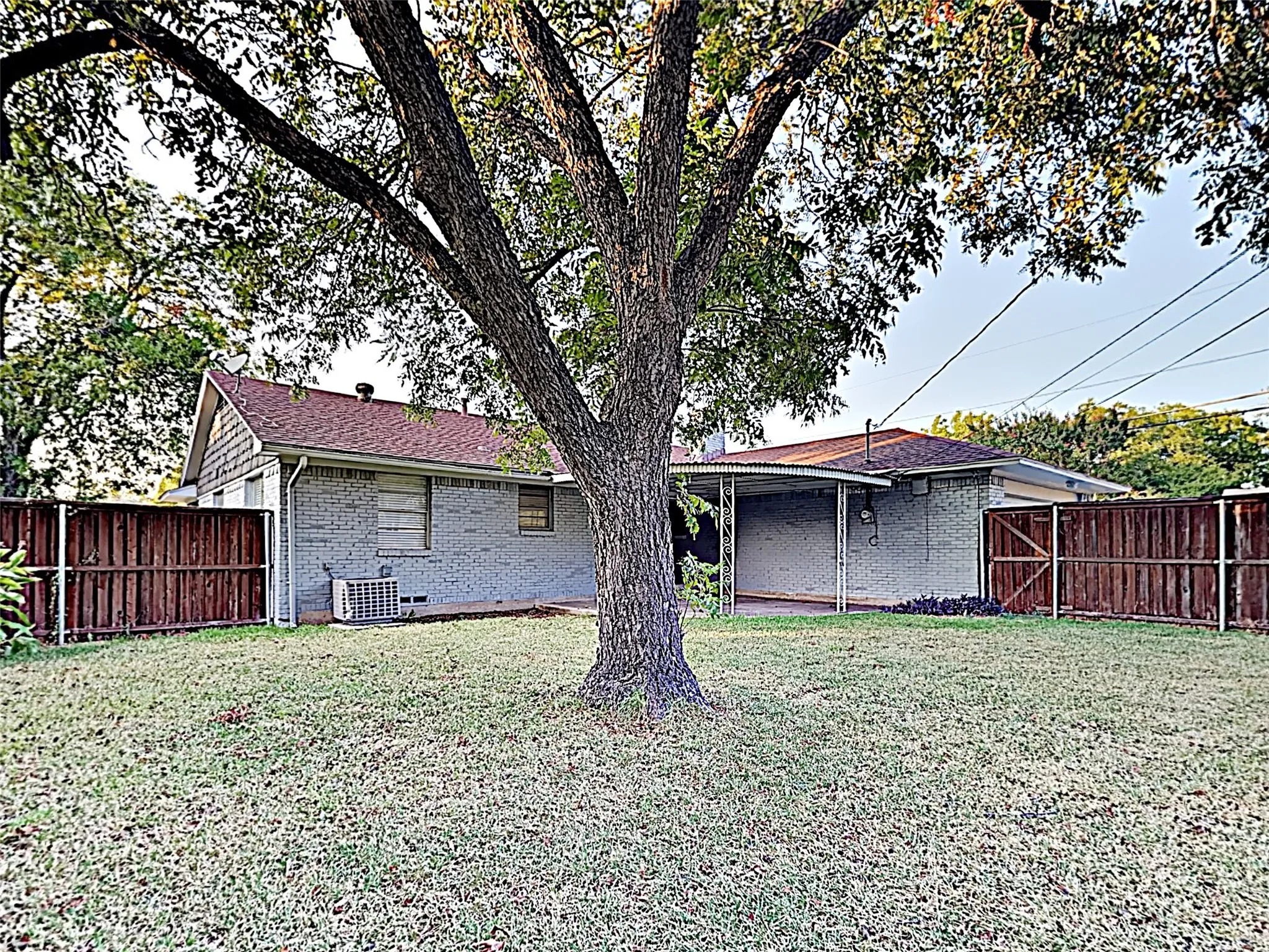 Single Family Residence For Rent in Dallas County , 8476 Sweetwood Drive, Dallas, Texas 75228, 3 Bedroom, 2 Bathroom, 2 Garage spaces, 1,897 Sqft, built in 1962, mls#21387442, Real Estate Agent in Dallas, Homes For Rent in Dallas county, Homes For Rent in Dallas, Realtor in Dallas Texas, Real Estate Brokerage Independent Realty Texas, Luminita Cordes Realtor