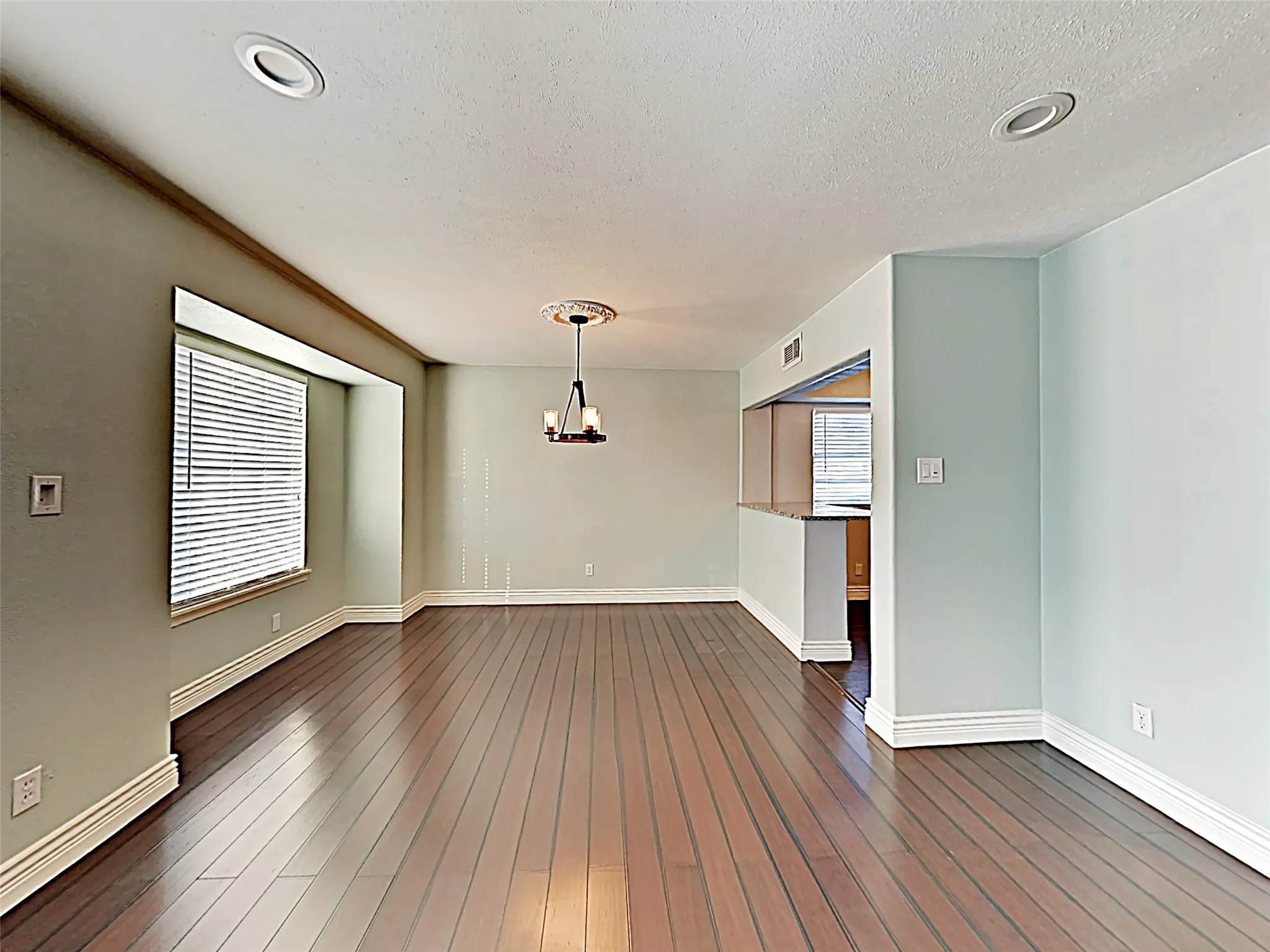 Single Family Residence For Rent in Dallas County , 8476 Sweetwood Drive, Dallas, Texas 75228, 3 Bedroom, 2 Bathroom, 2 Garage spaces, 1,897 Sqft, built in 1962, mls#21387442, Real Estate Agent in Dallas, Homes For Rent in Dallas county, Homes For Rent in Dallas, Realtor in Dallas Texas, Real Estate Brokerage Independent Realty Texas, Luminita Cordes Realtor