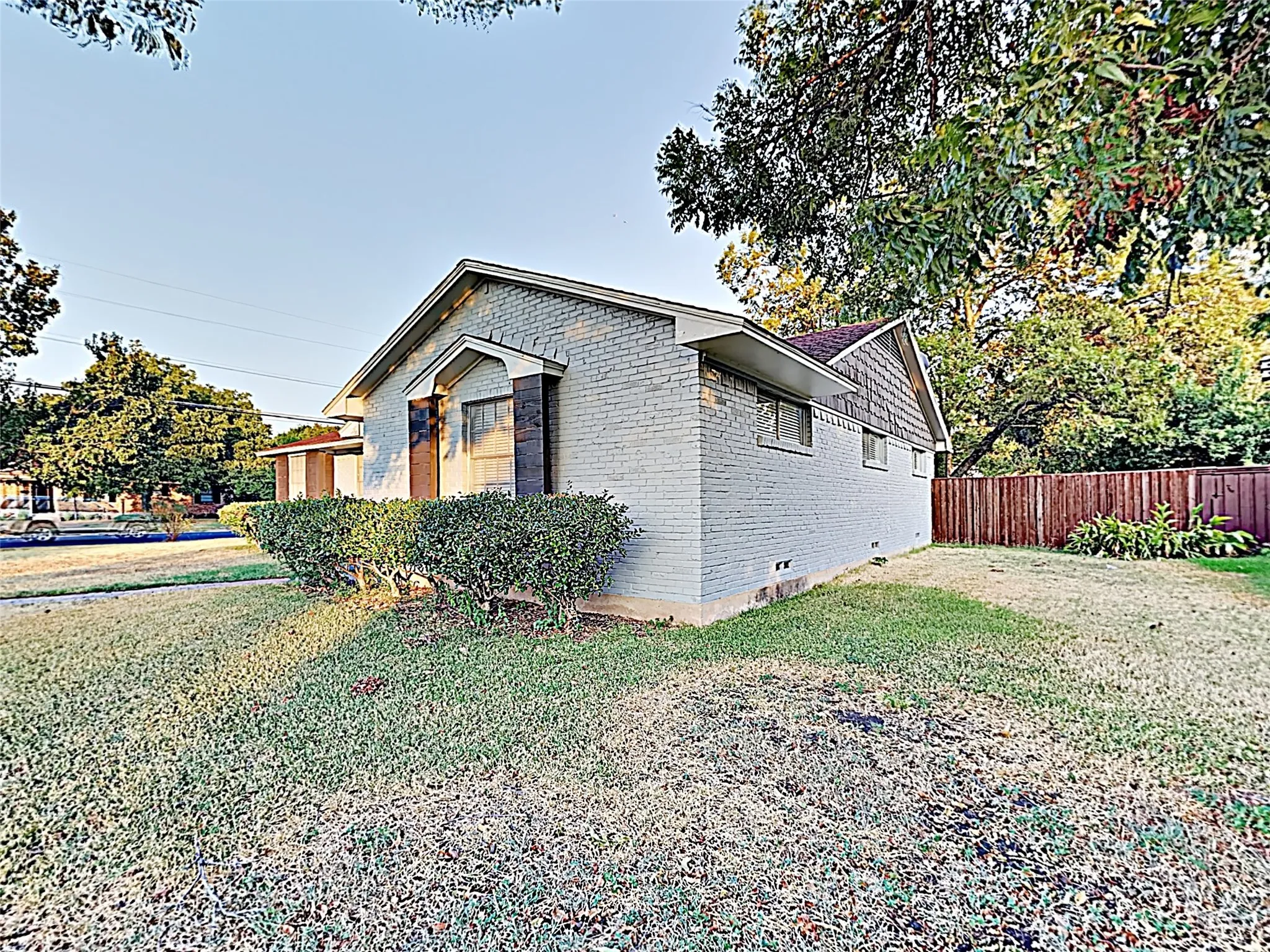 Single Family Residence For Rent in Dallas County , 8476 Sweetwood Drive, Dallas, Texas 75228, 3 Bedroom, 2 Bathroom, 2 Garage spaces, 1,897 Sqft, built in 1962, mls#21387442, Real Estate Agent in Dallas, Homes For Rent in Dallas county, Homes For Rent in Dallas, Realtor in Dallas Texas, Real Estate Brokerage Independent Realty Texas, Luminita Cordes Realtor